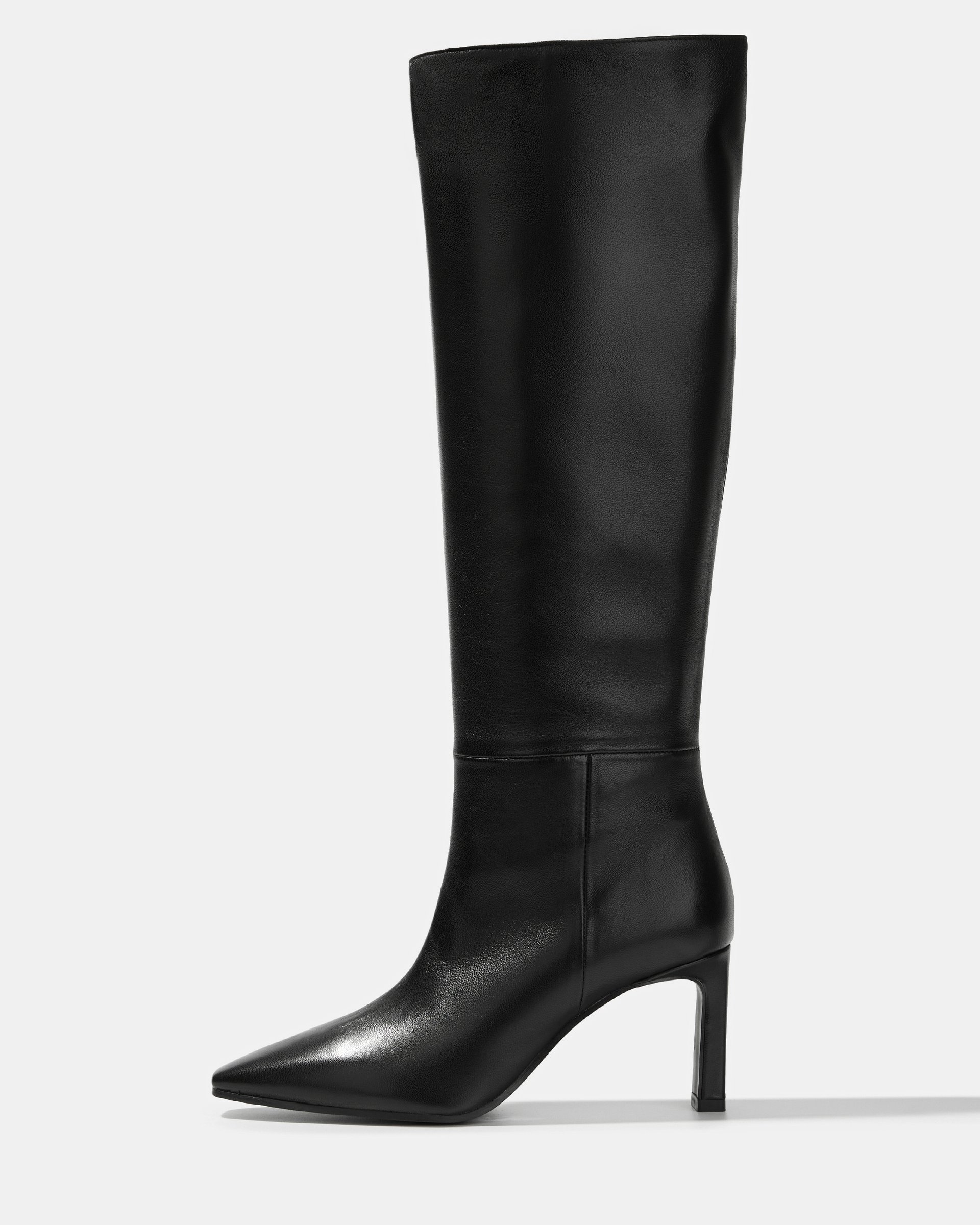 Черные сапоги из натуральной кожи