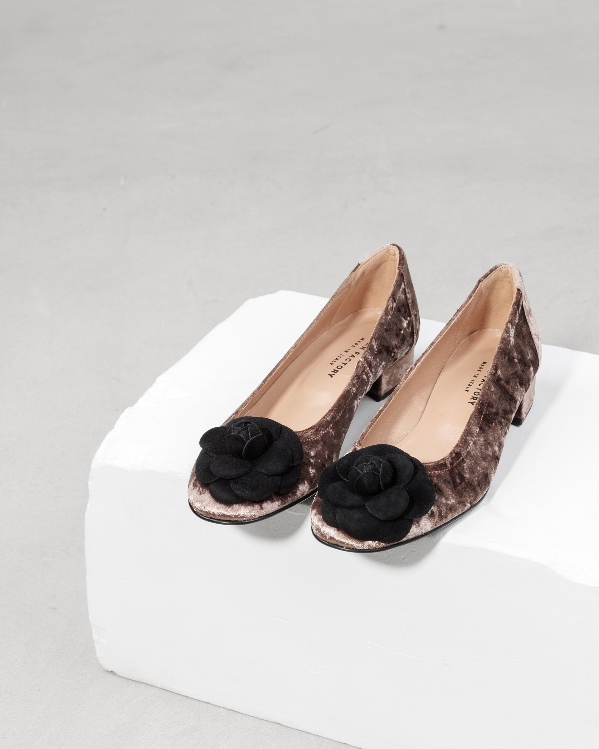 Бежевые балетки с цветочным декором - Image 2 of 7