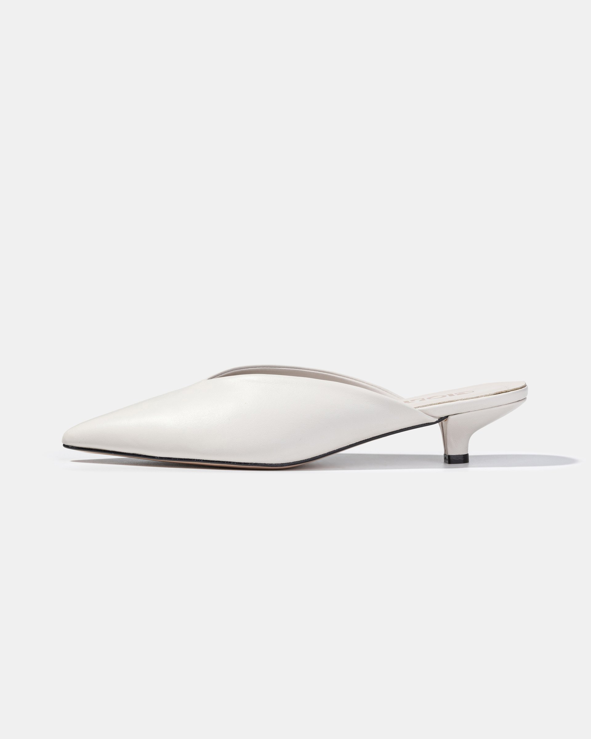 Белые кожаные мюли