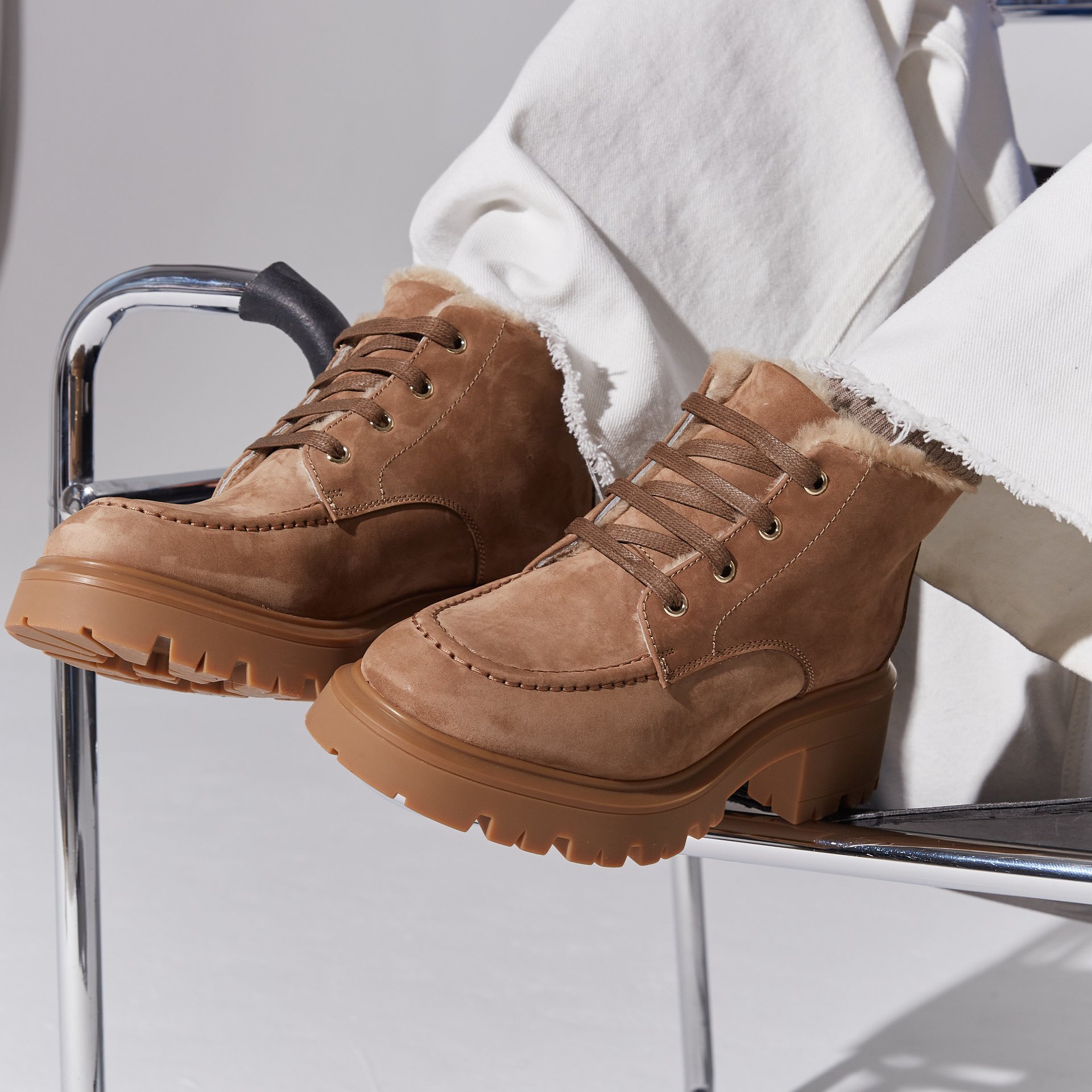 Зимние бежевые замшевые ботинки - Image 6 of 6