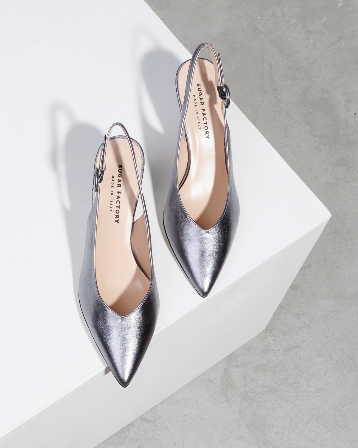 Серые блестящие туфли - Image 2 of 6