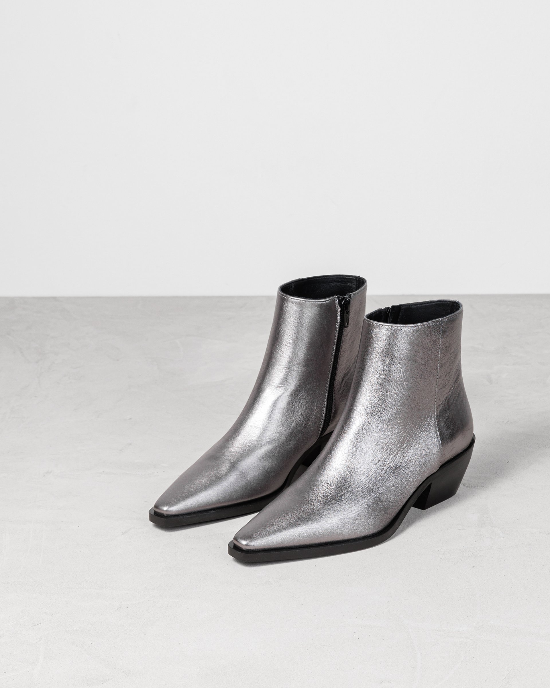 Казаки из натуральной кожи серебристого цвета - Image 2 of 6