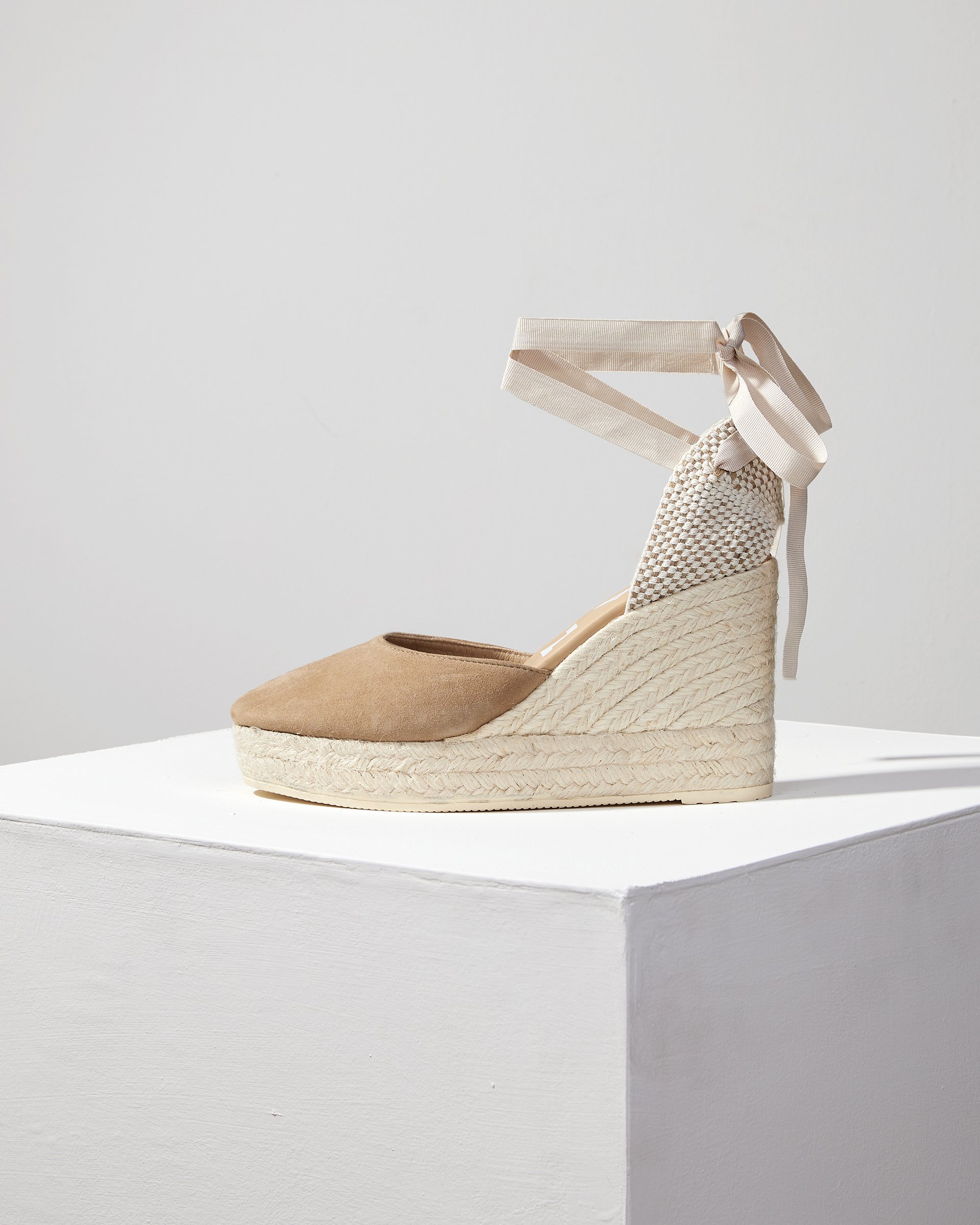 Бежевые замшевые эспадрильи