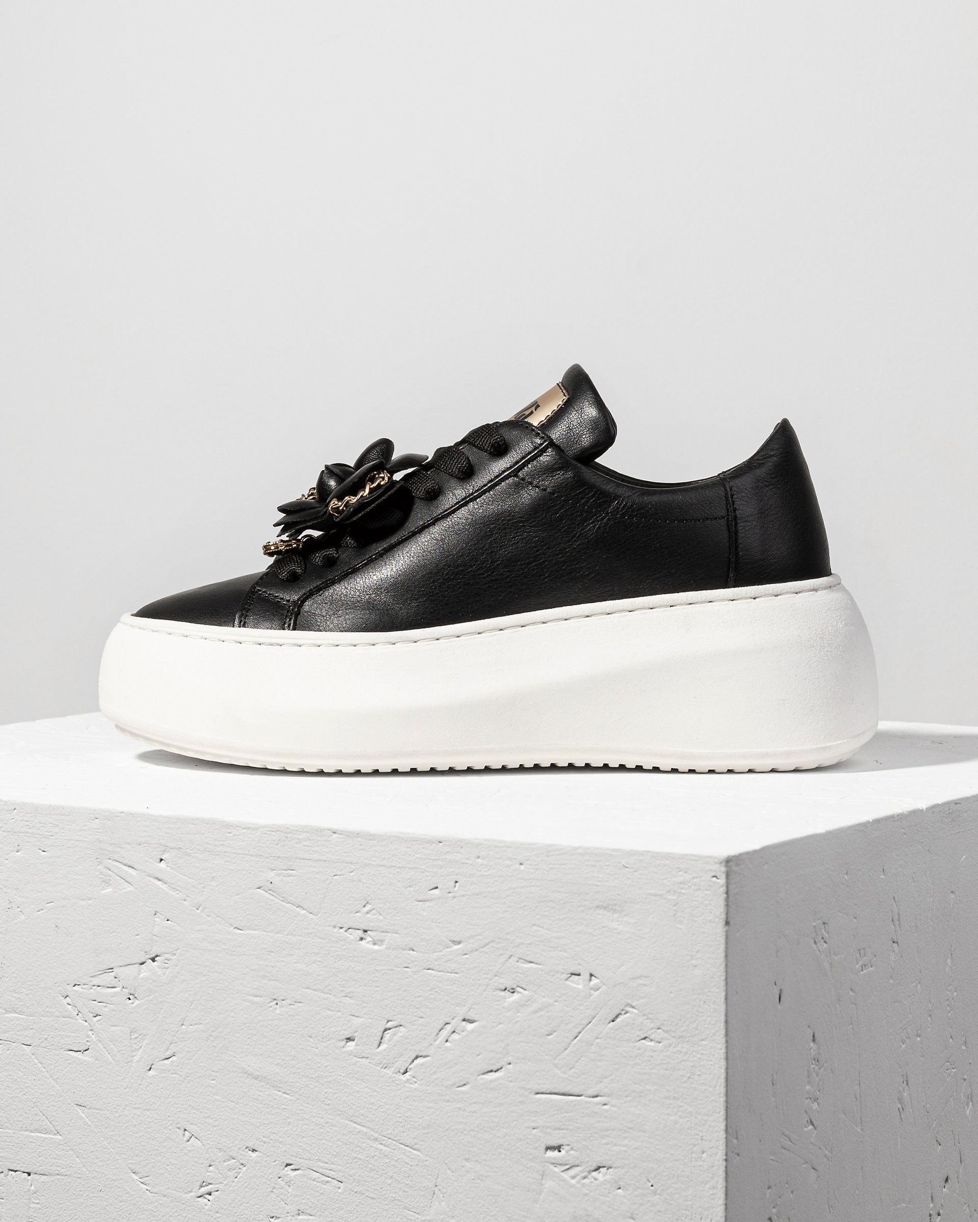 Чёрные кожаные кеды - Main image