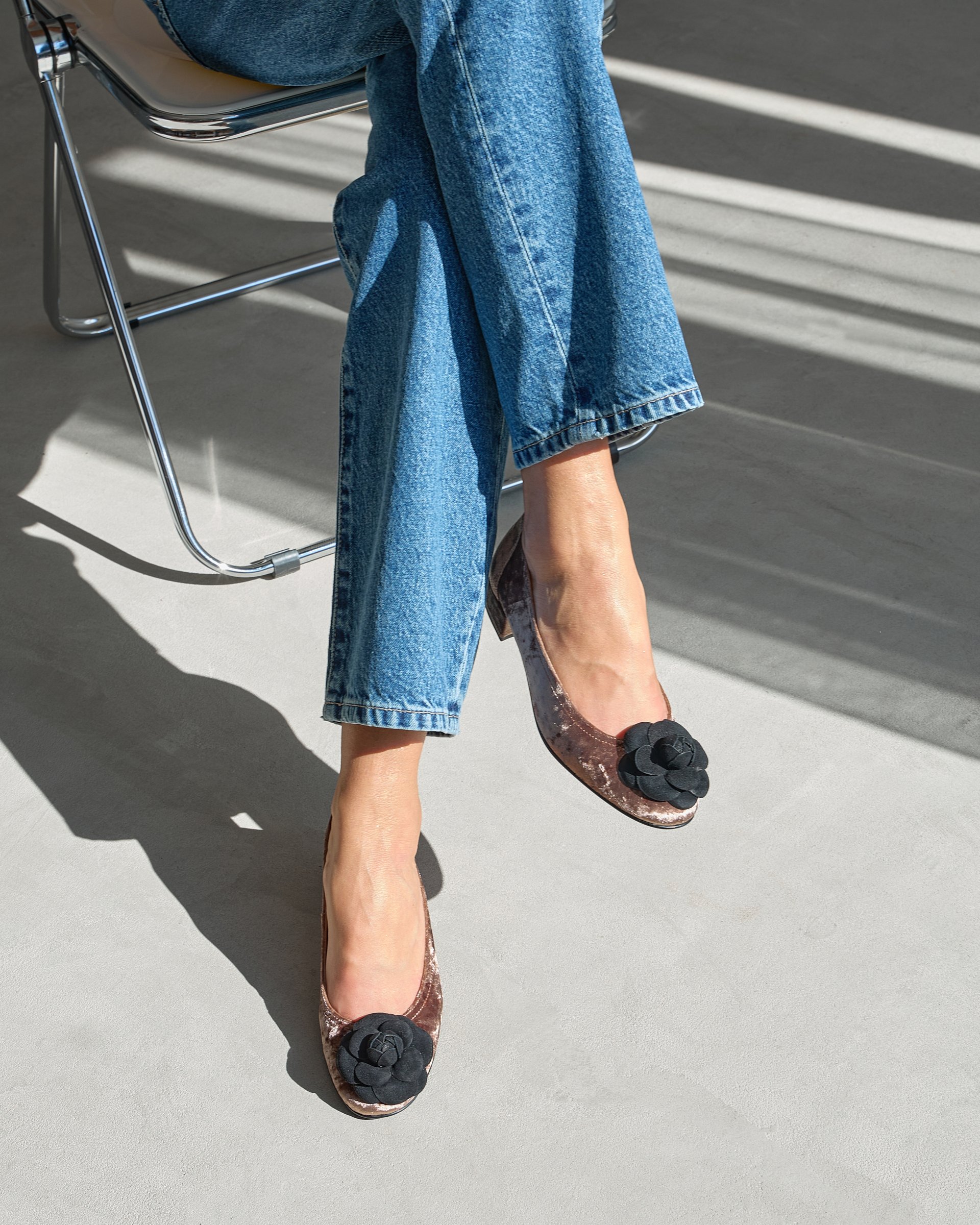 Бежевые балетки с цветочным декором - Image 5 of 7