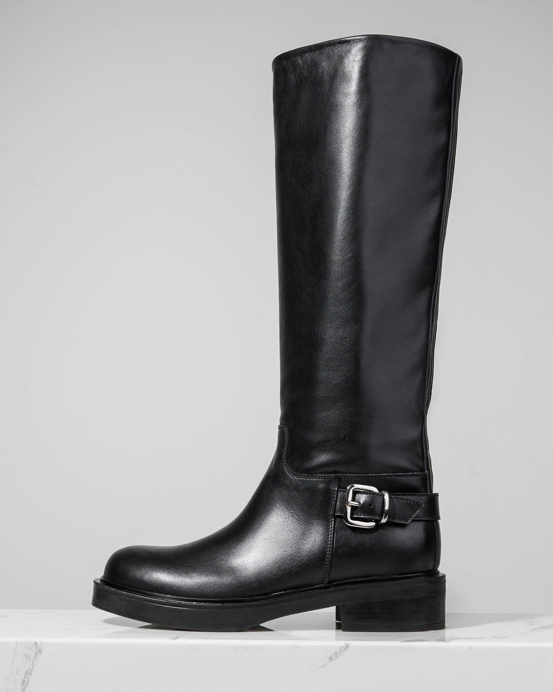 Черные кожаные сапоги - Main image