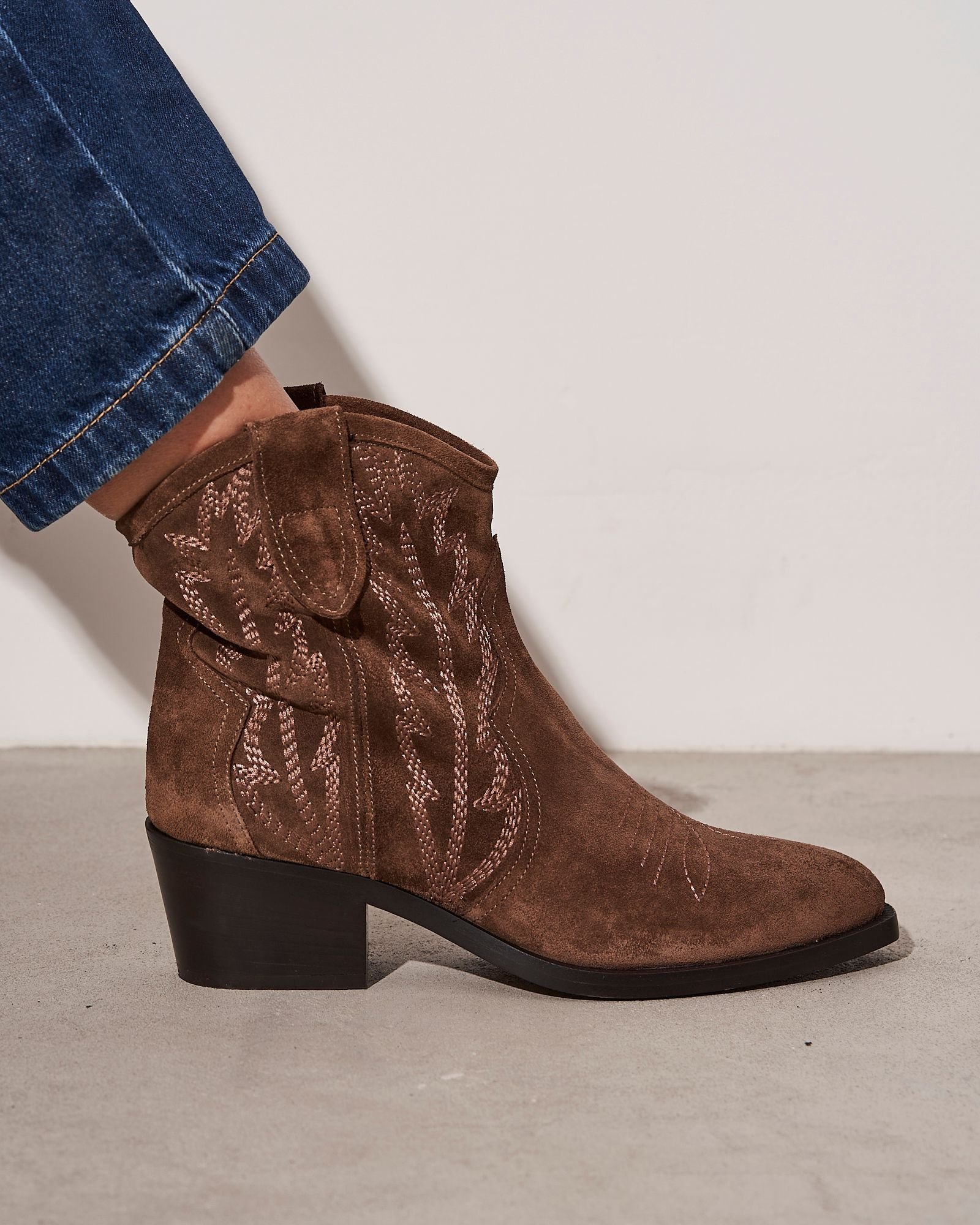 Коричневые замшевые казаки - Image 2 of 6