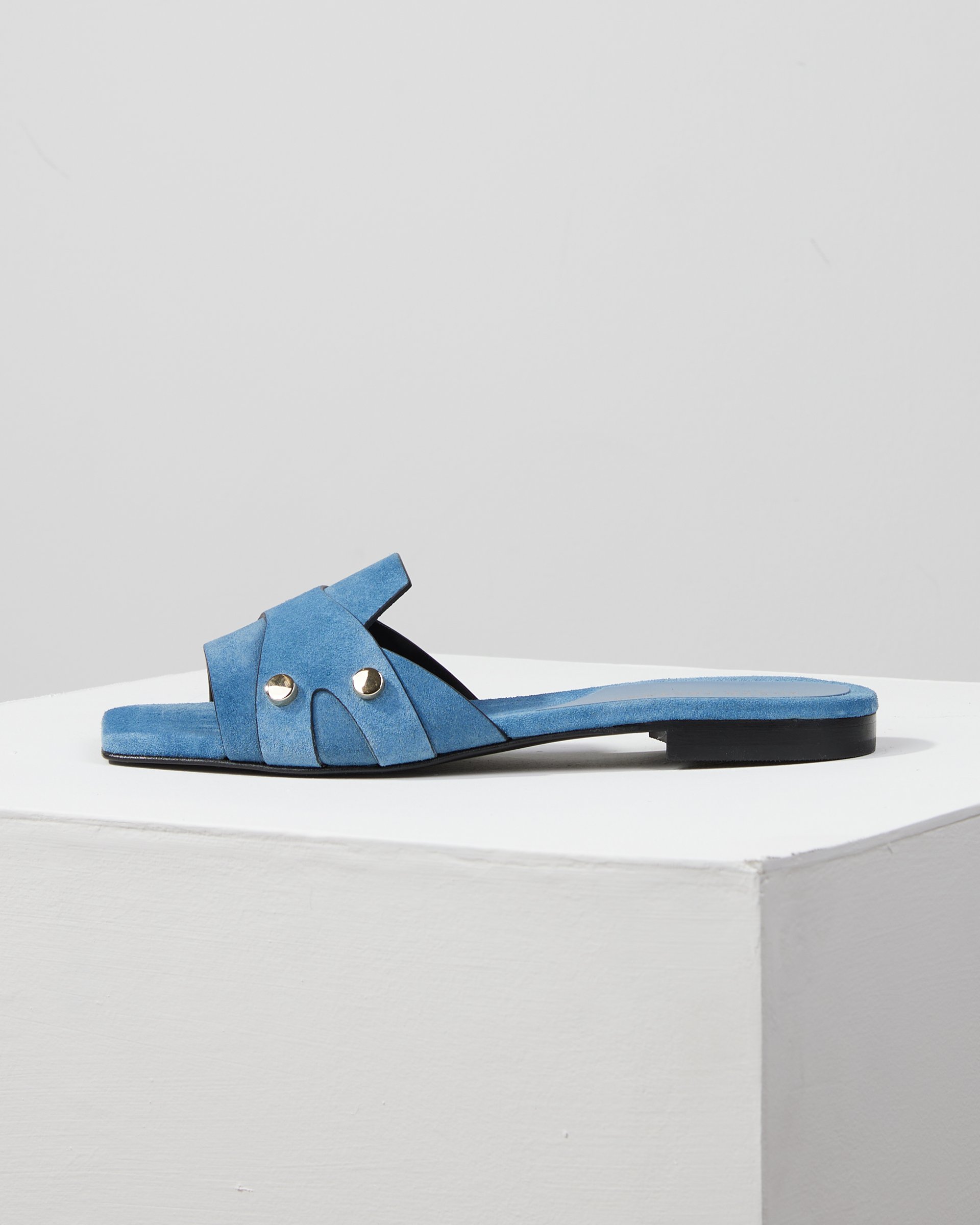 Светло-синие замшевые пантолеты