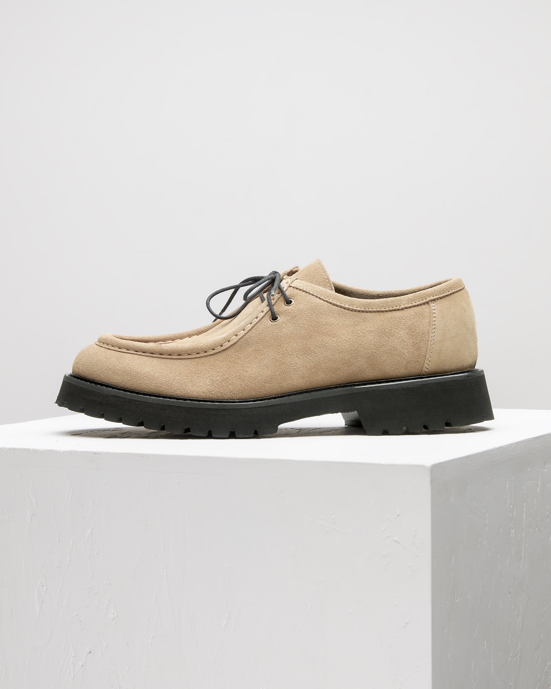 Бежевые замшевые полуботинки