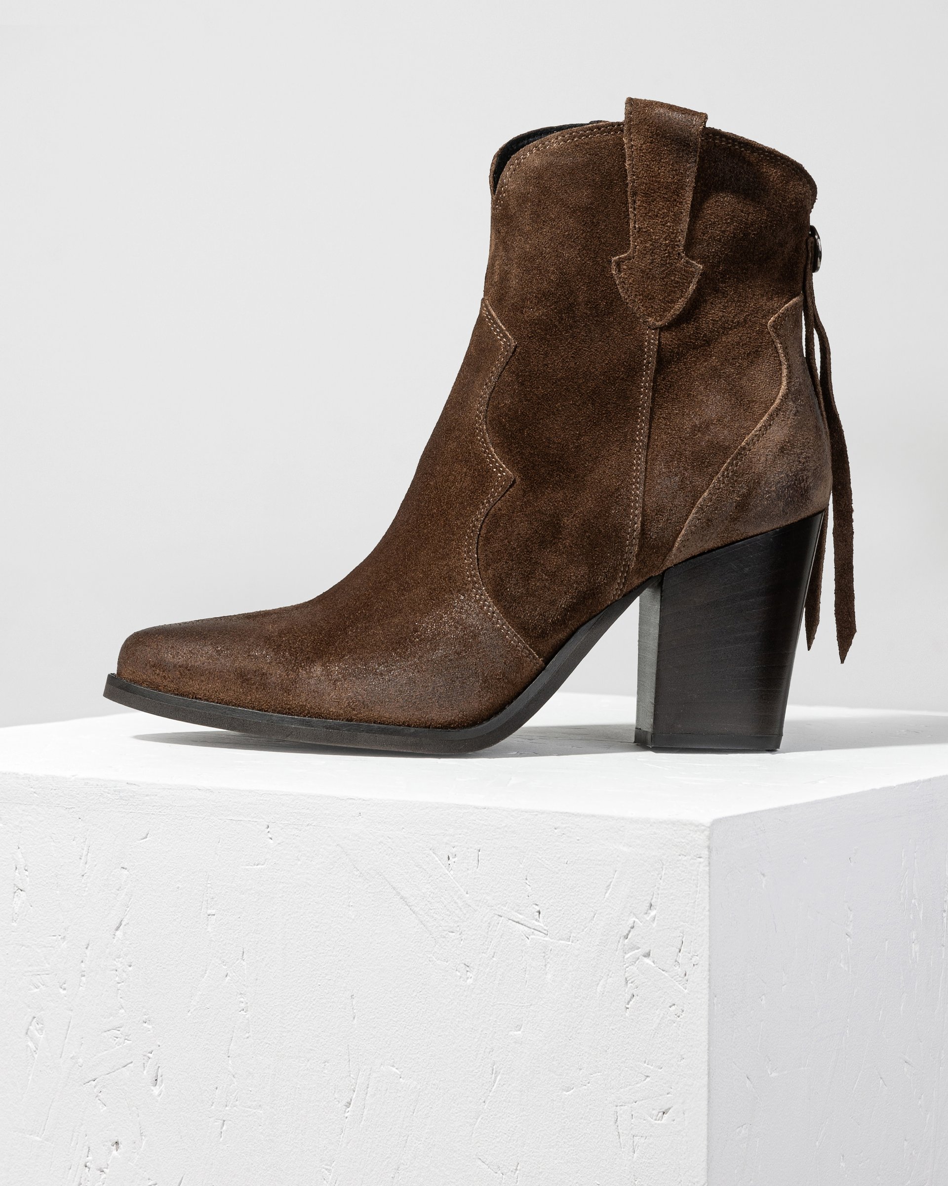 Коричневые замшевые казаки - Main image