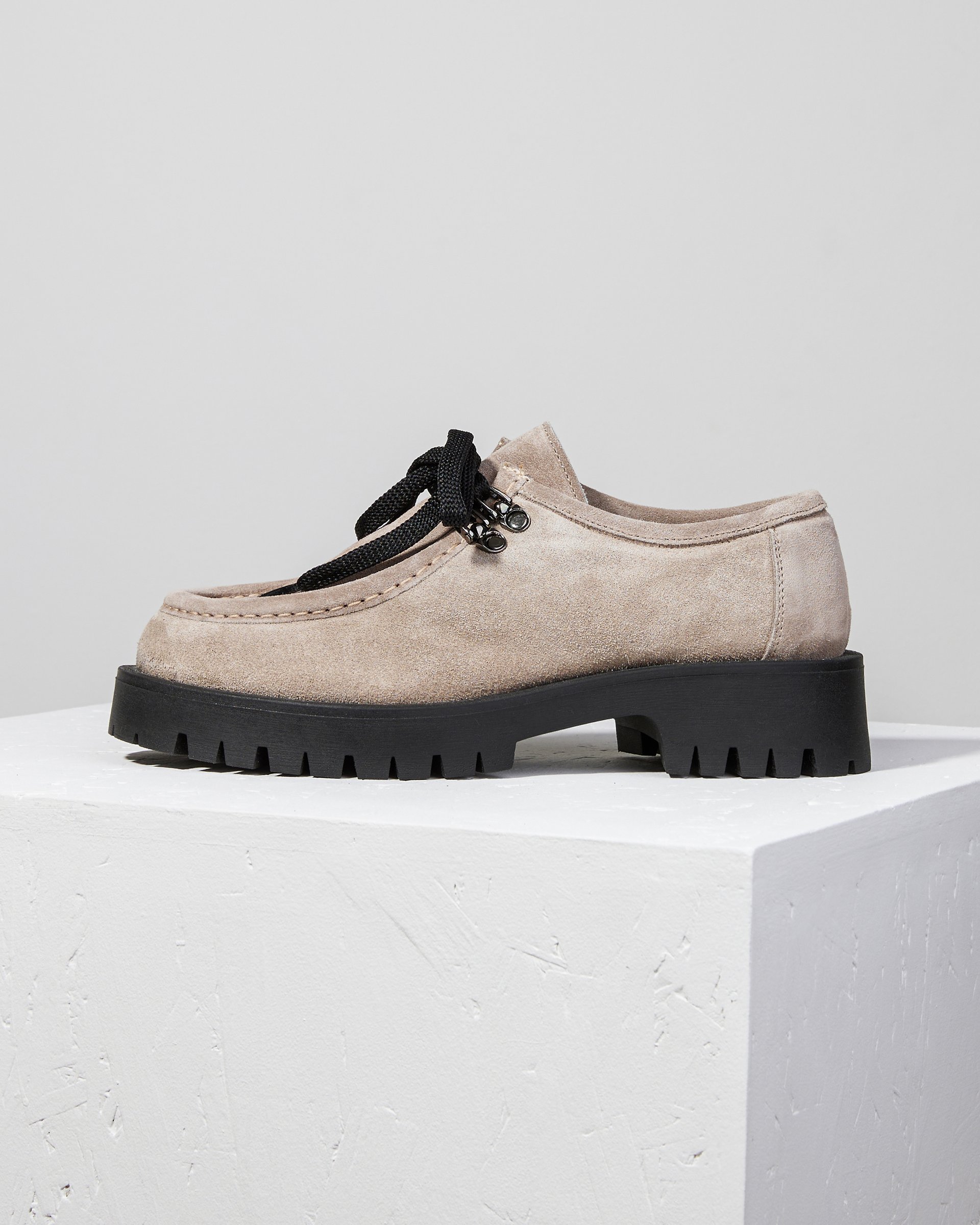 Бежевые замшевые утепленные полуботинки - Main image