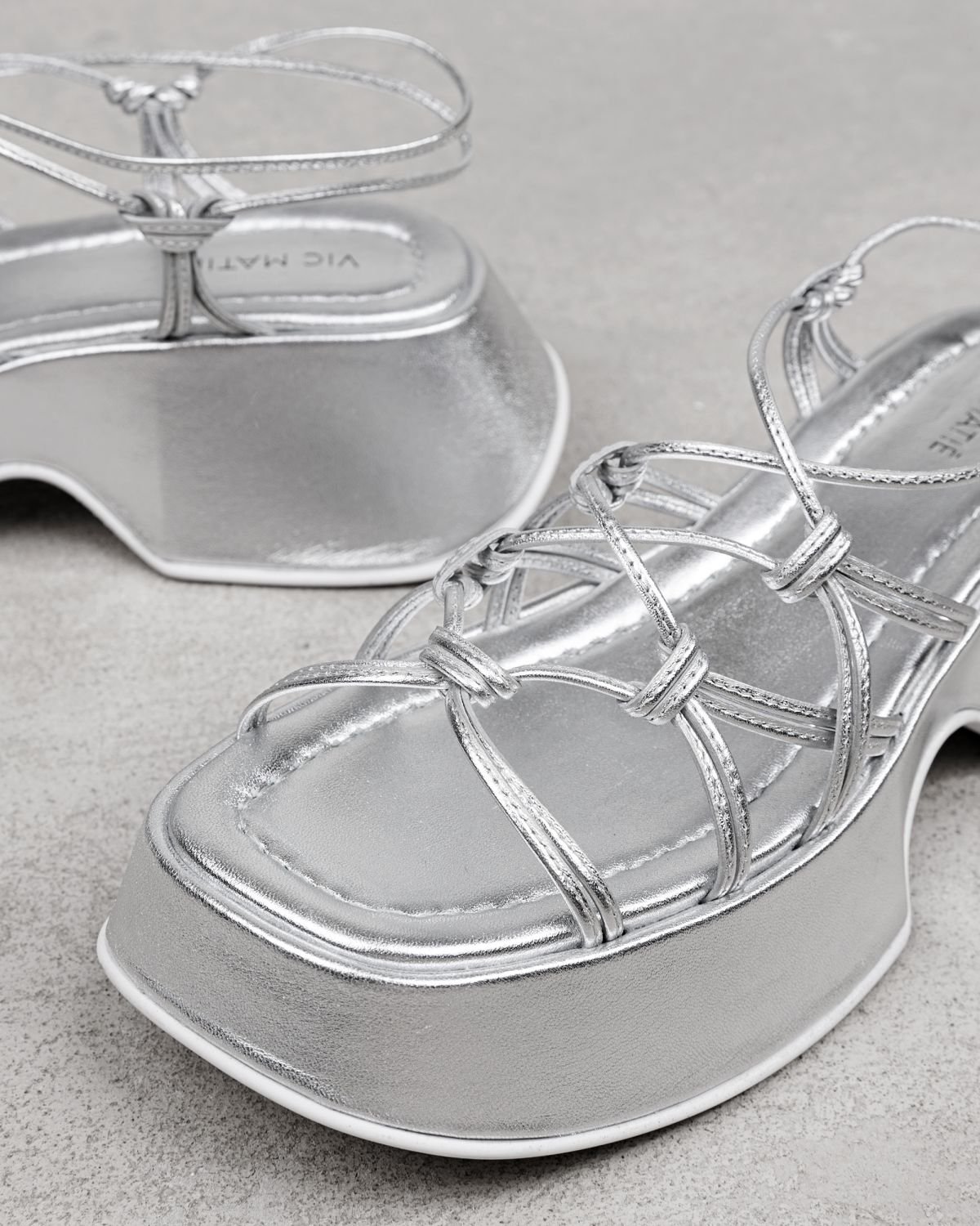 Серебряные кожаные босоножки - Image 3 of 5