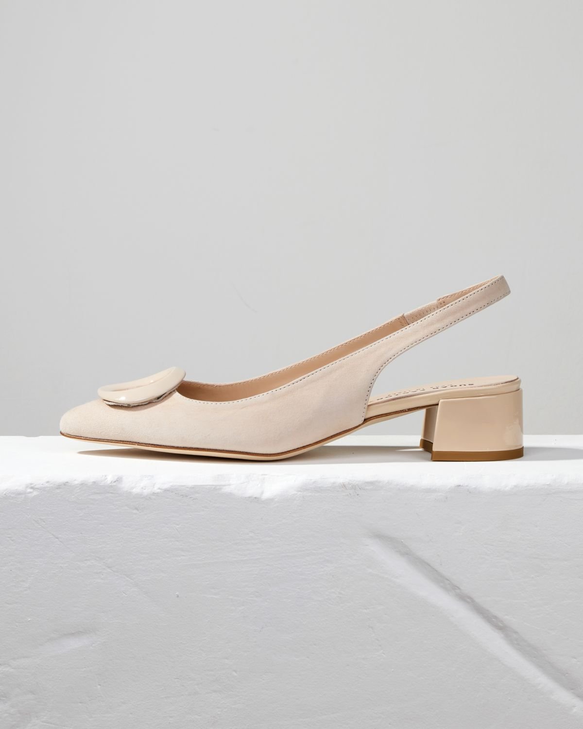 Светло-бежевые замшевые туфли - Main image