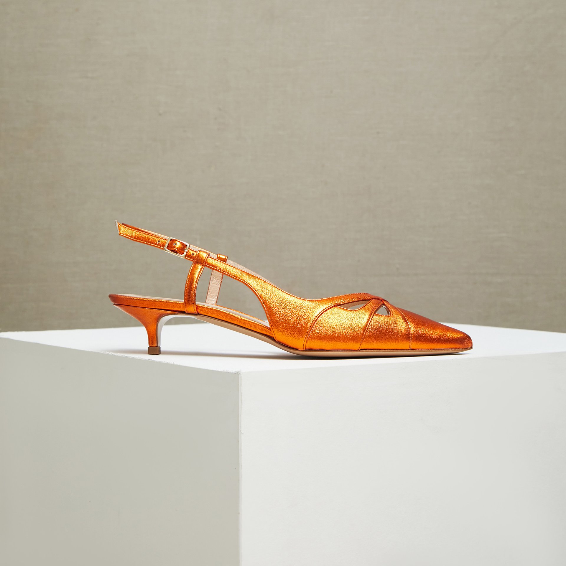 Блестящие оранжевые туфли - Main image