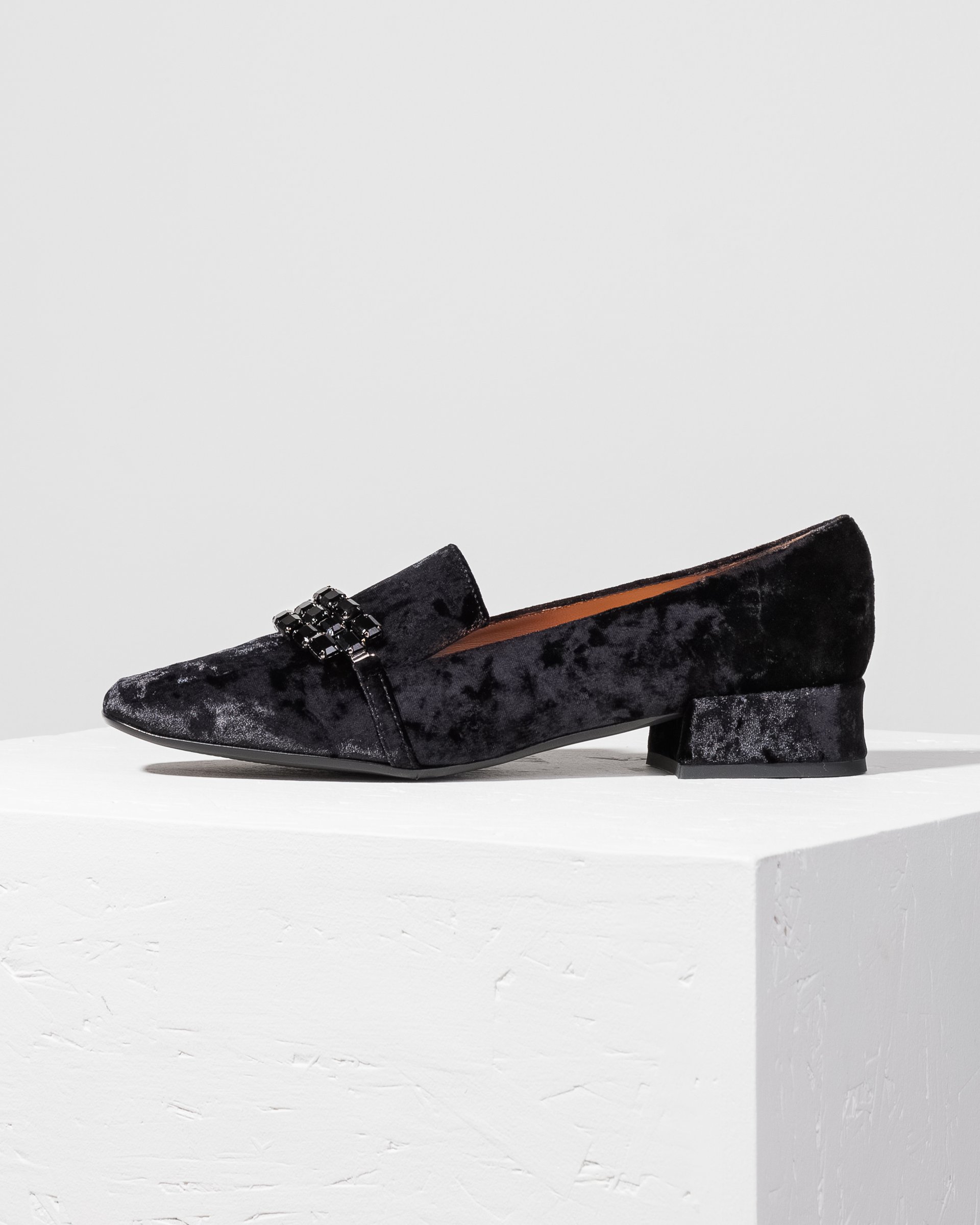 Черные туфли с декоративной пряжкой - Main image