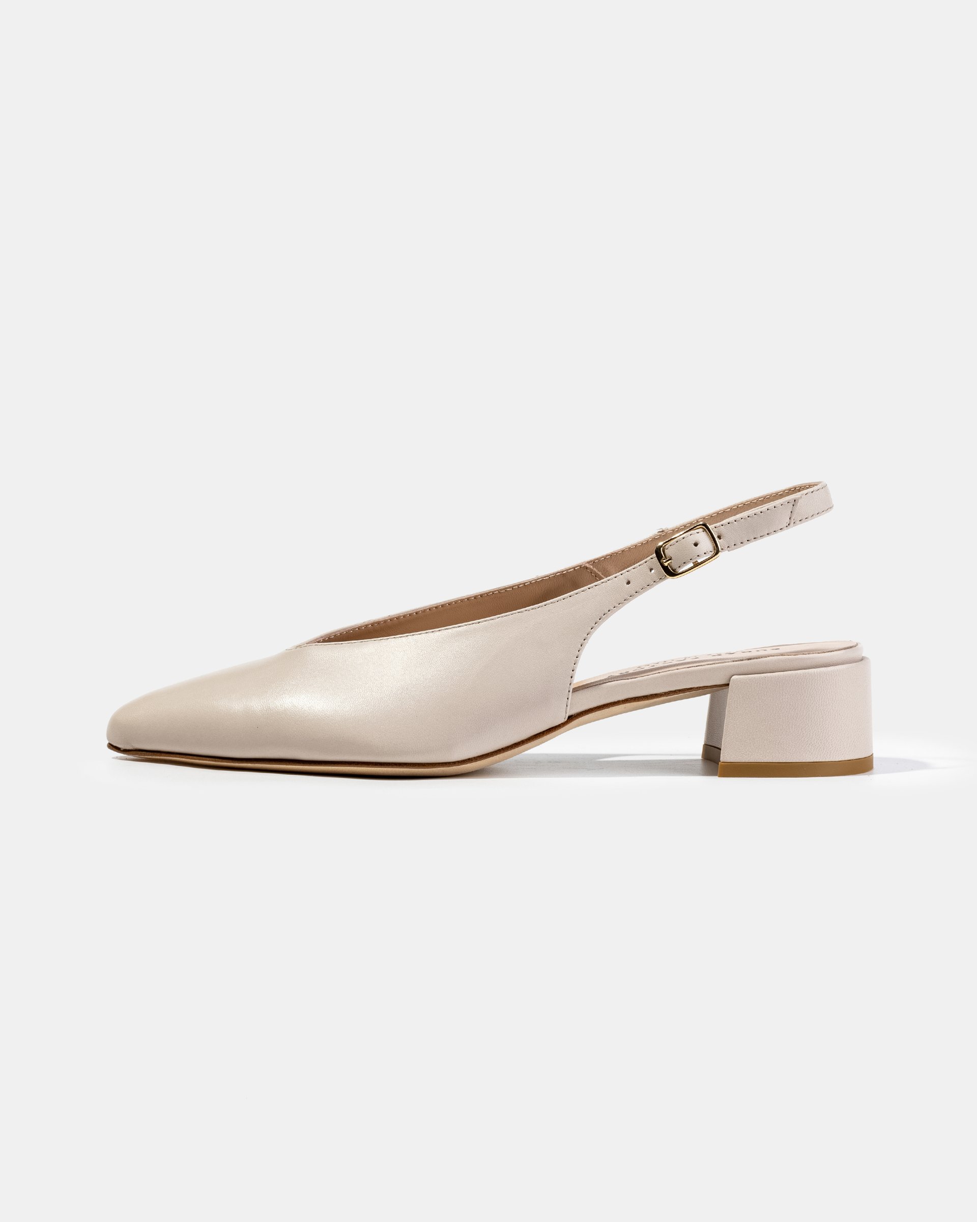 Бежевые кожаные туфли на каблуке - Main image