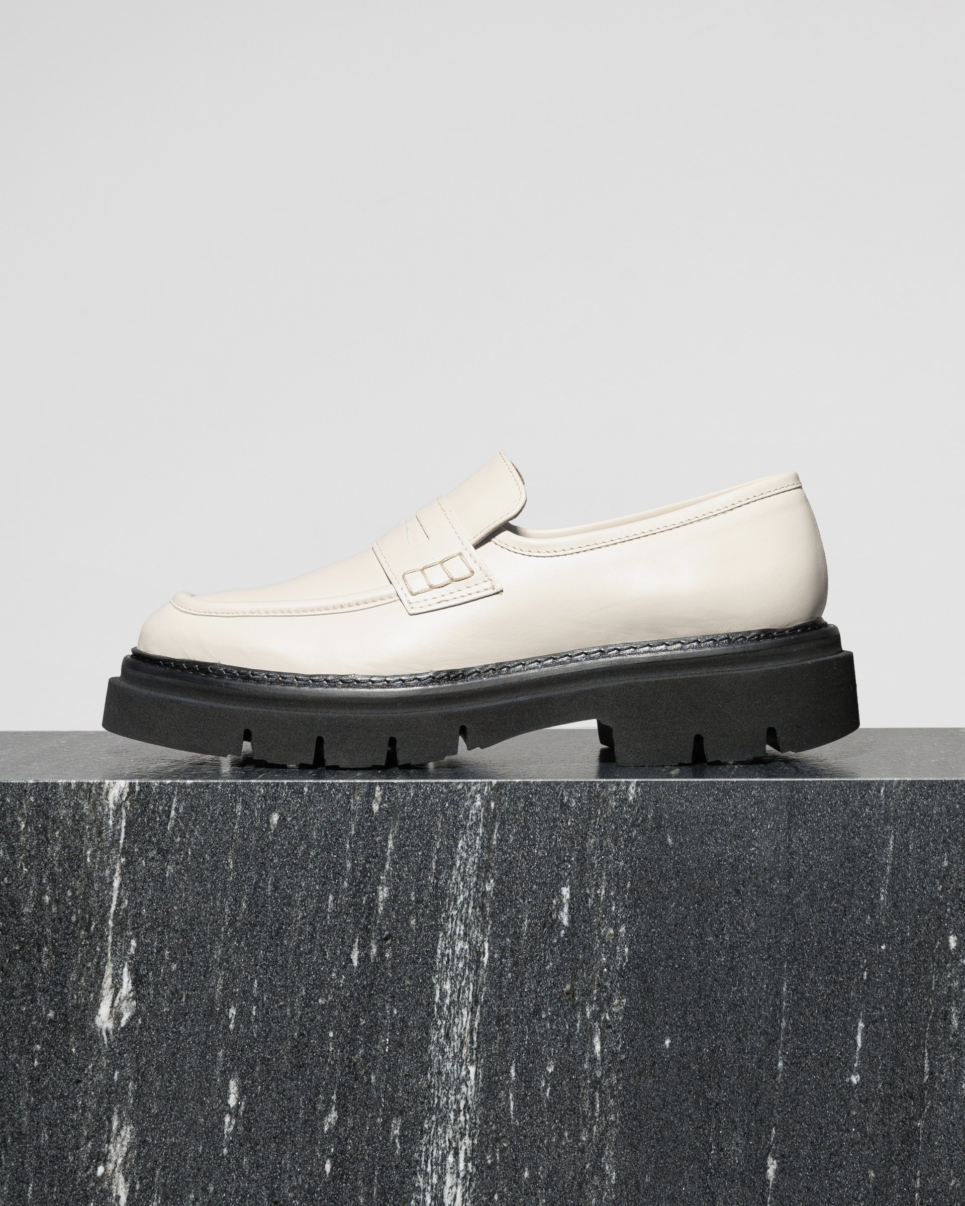 Молочные кожаные лоферы - Main image