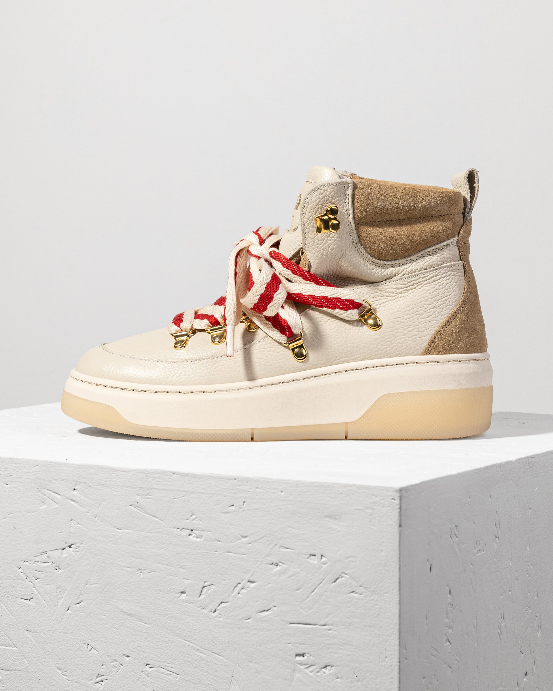 Кожаные кеды в бежевом цвете - Main image