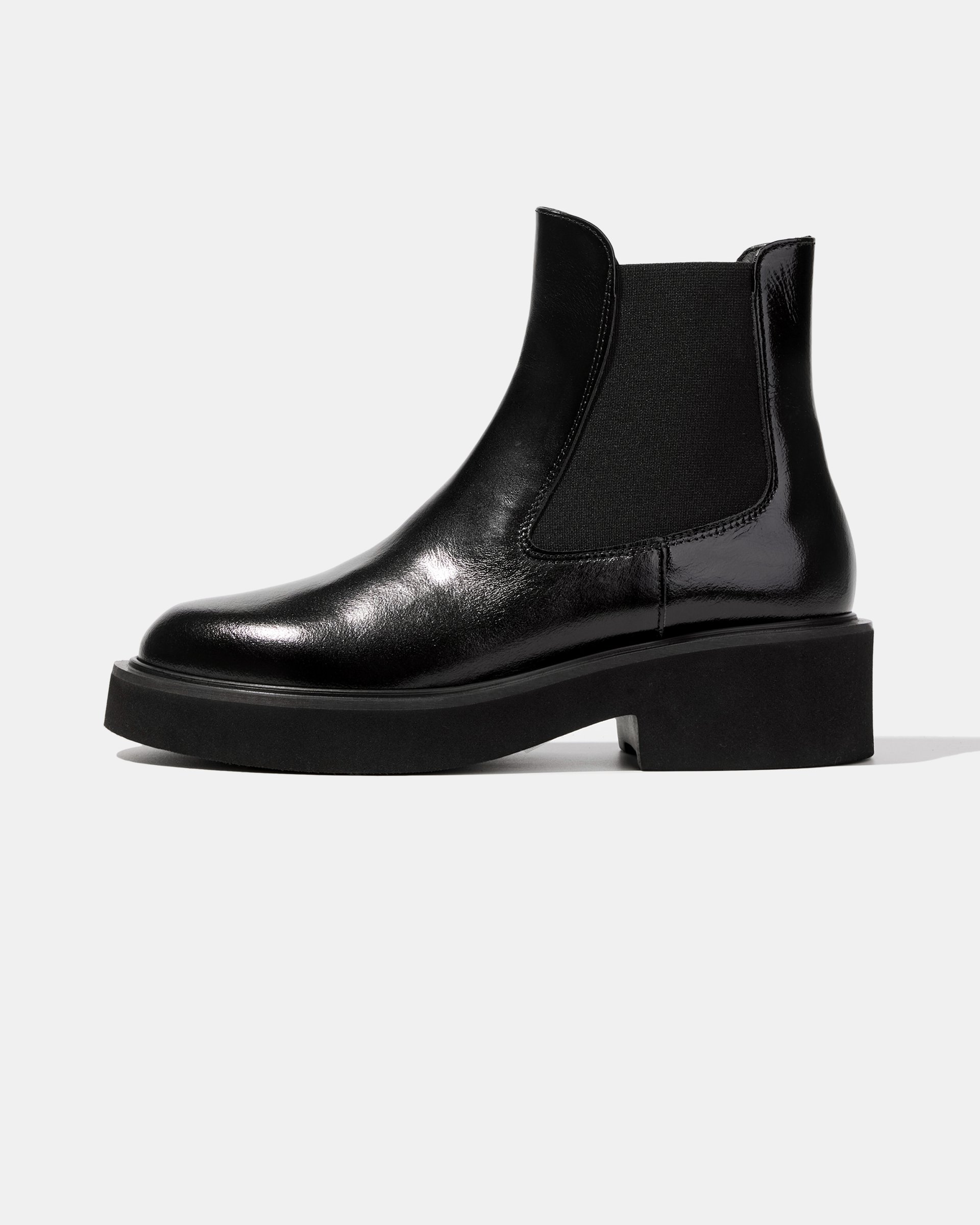 Черные кожаные ботинки челси