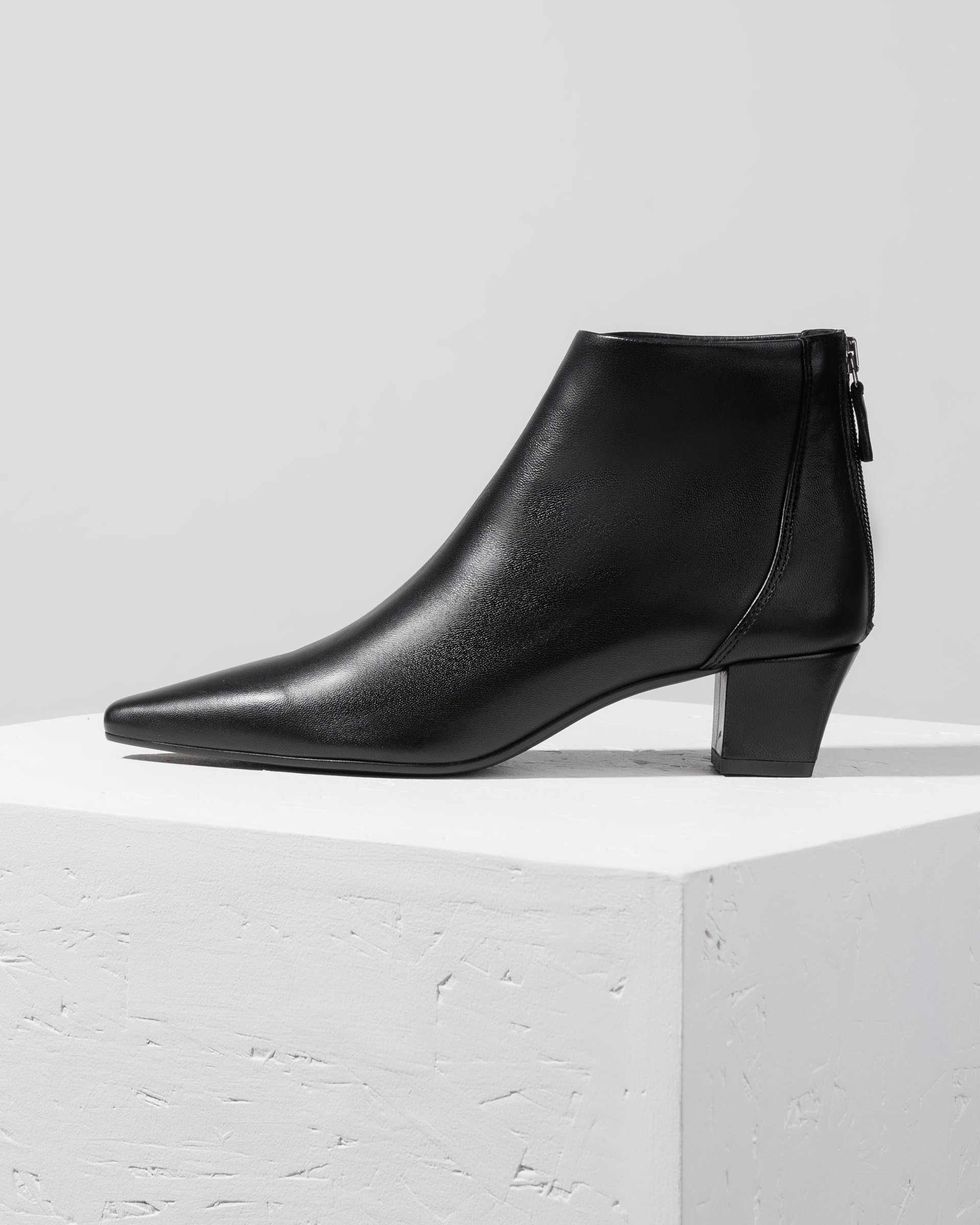 Черные классические кожаные ботильоны - Main image
