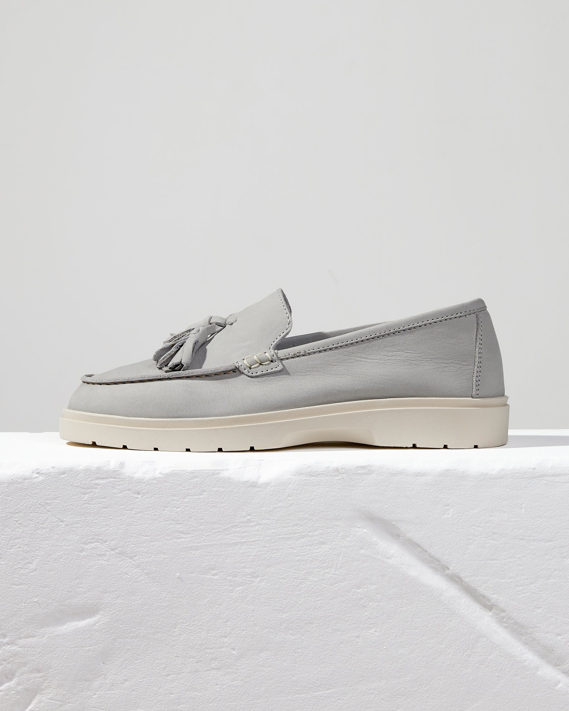 Светло-серые лоферы из нубука - Main image