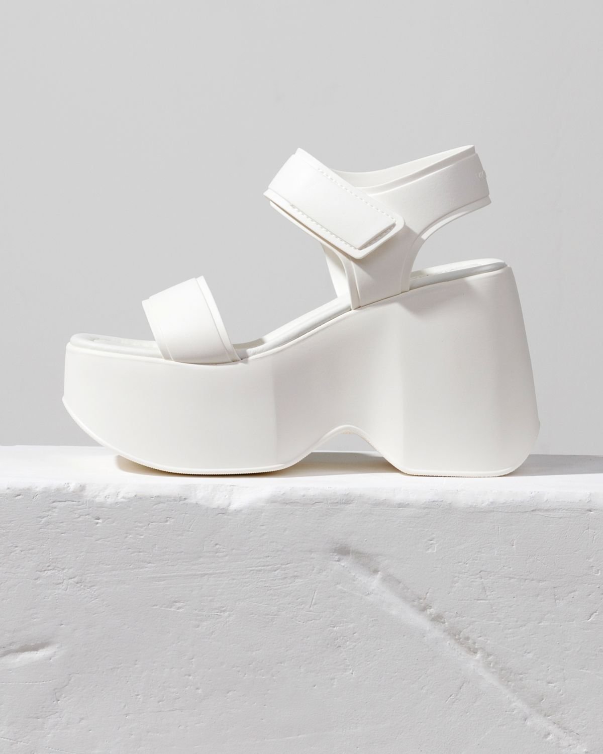 Белые босоножки - Main image