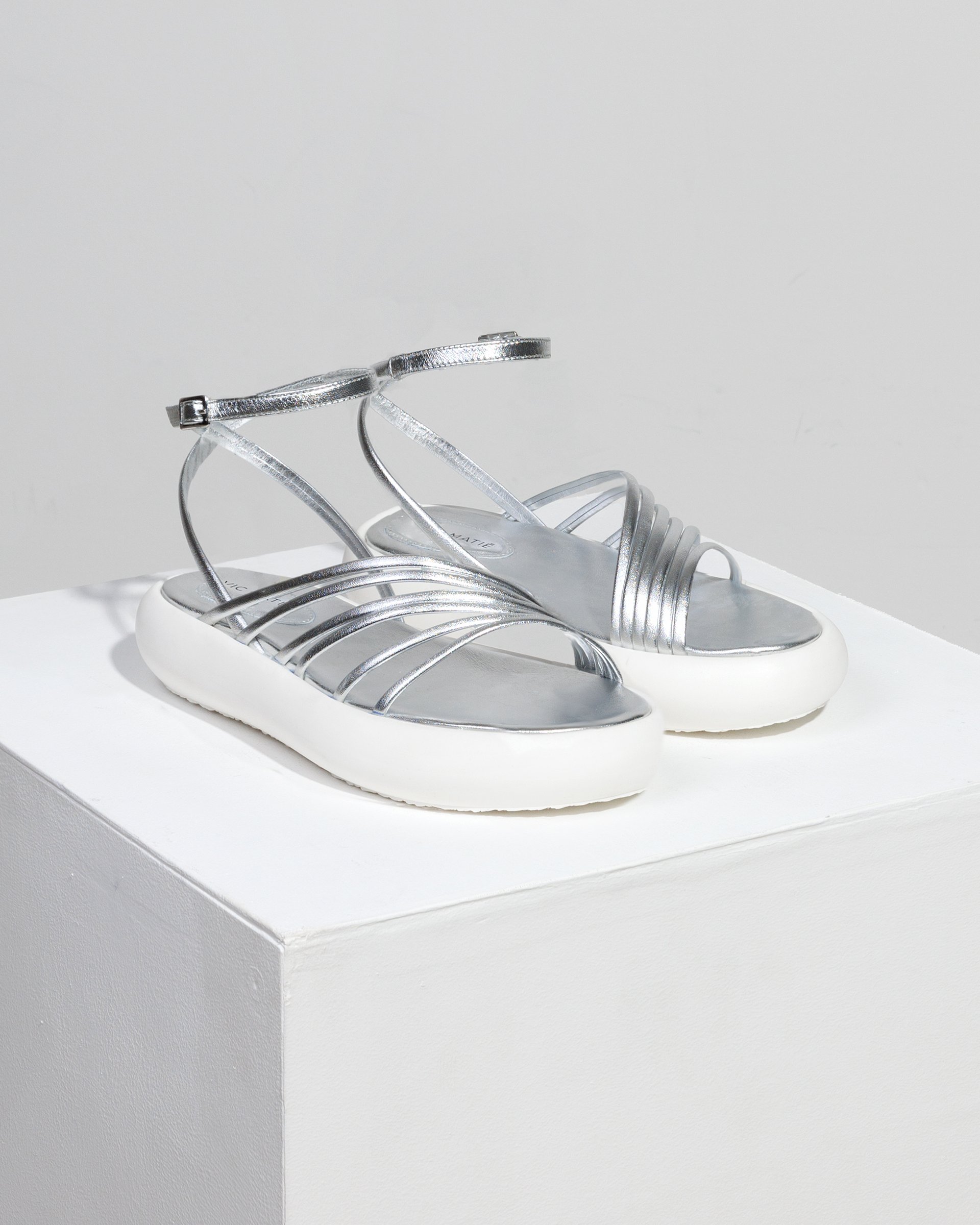 Серебряные кожаные сандалии - Image 2 of 6