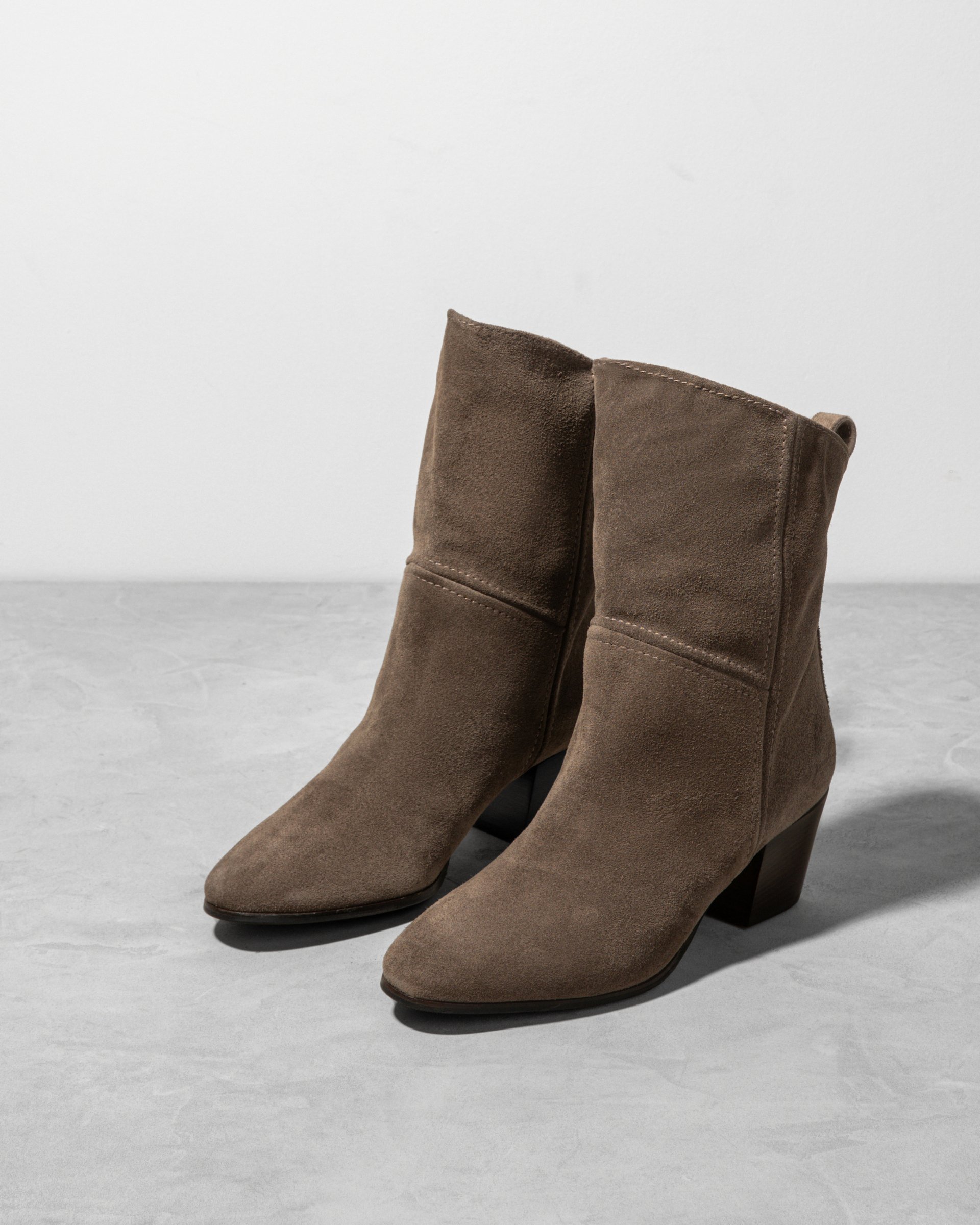 Серые замшевые полусапоги - Image 2 of 6