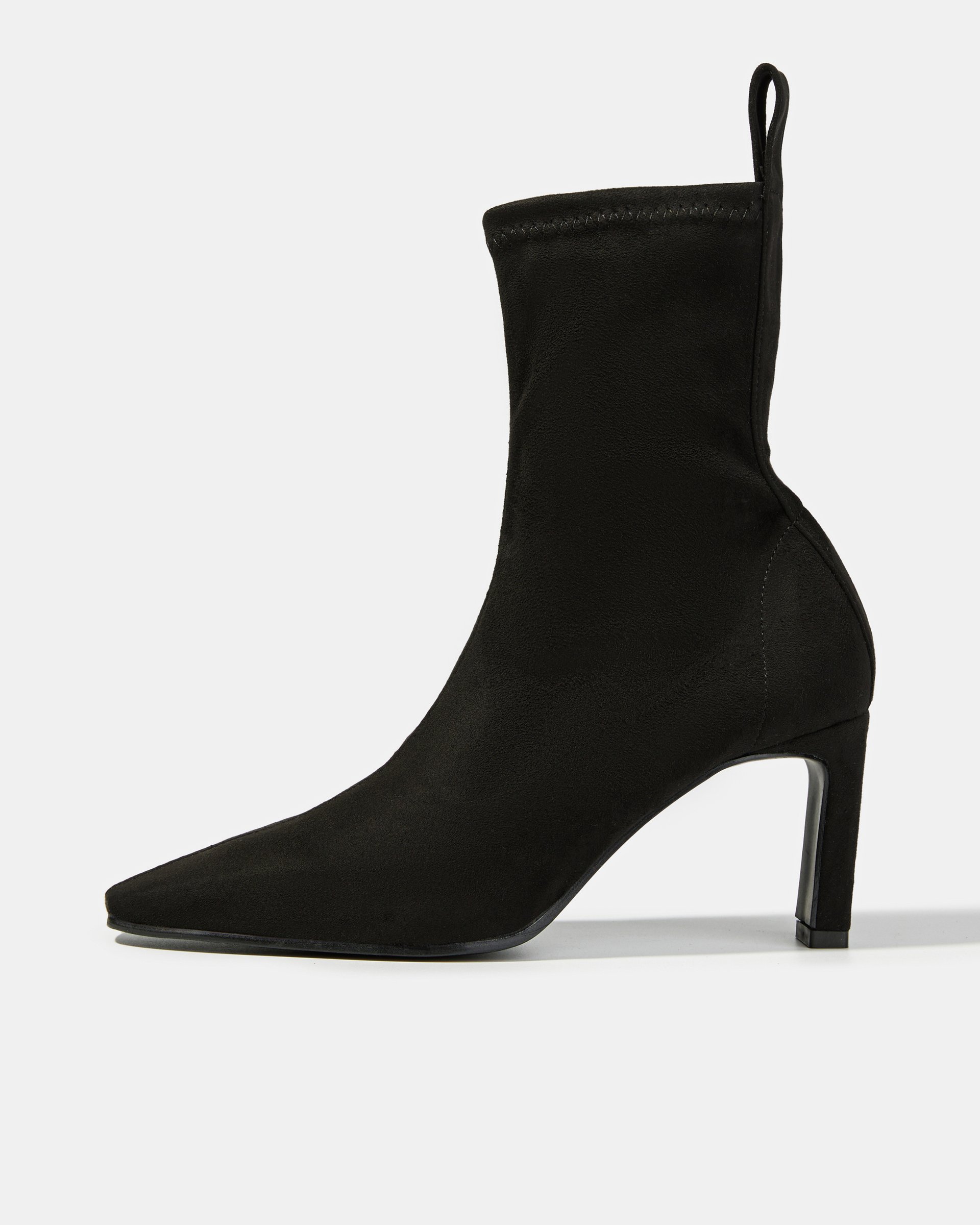 Черные ботильоны на высоком каблуке