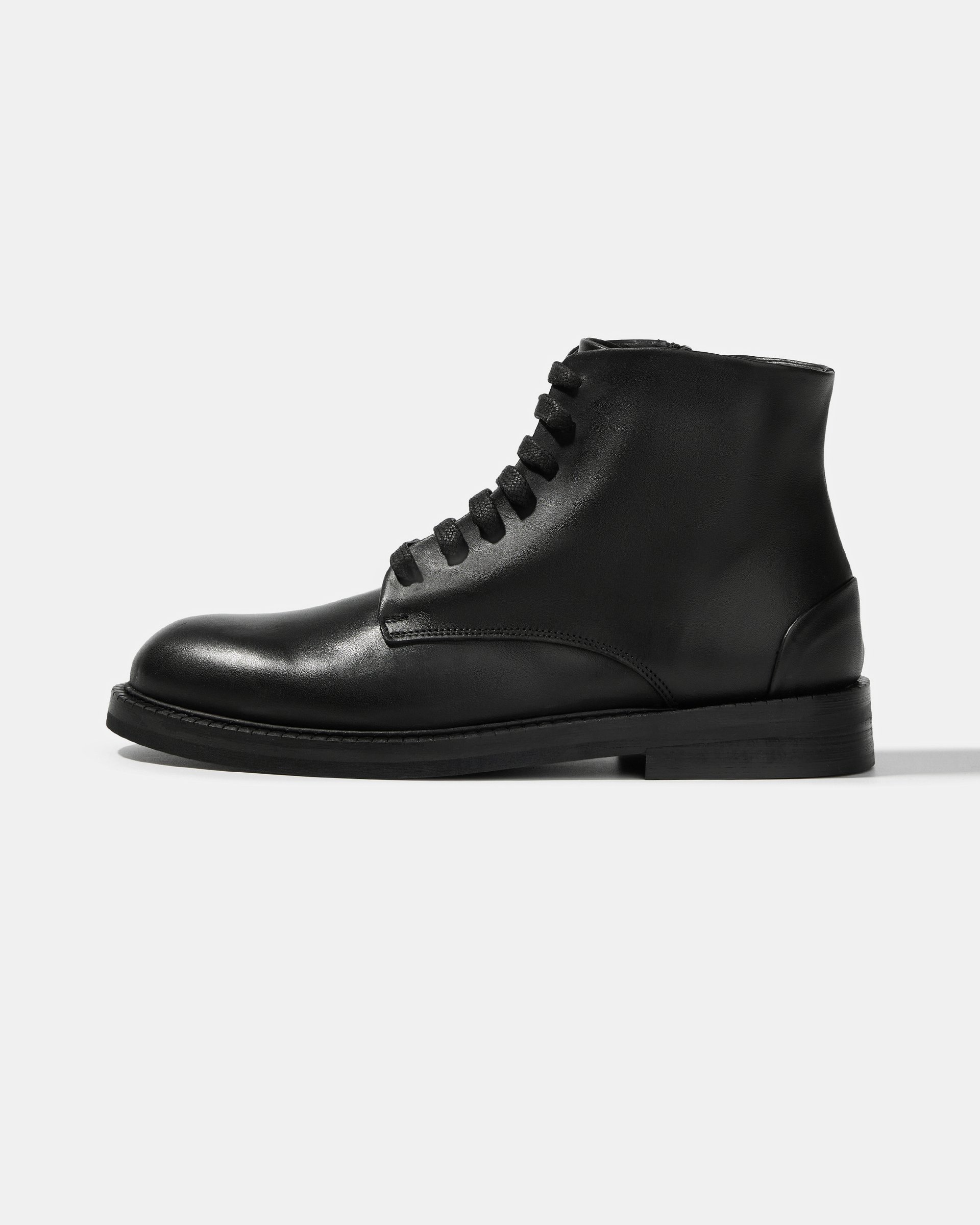 Черные ботинки из натуральной кожи