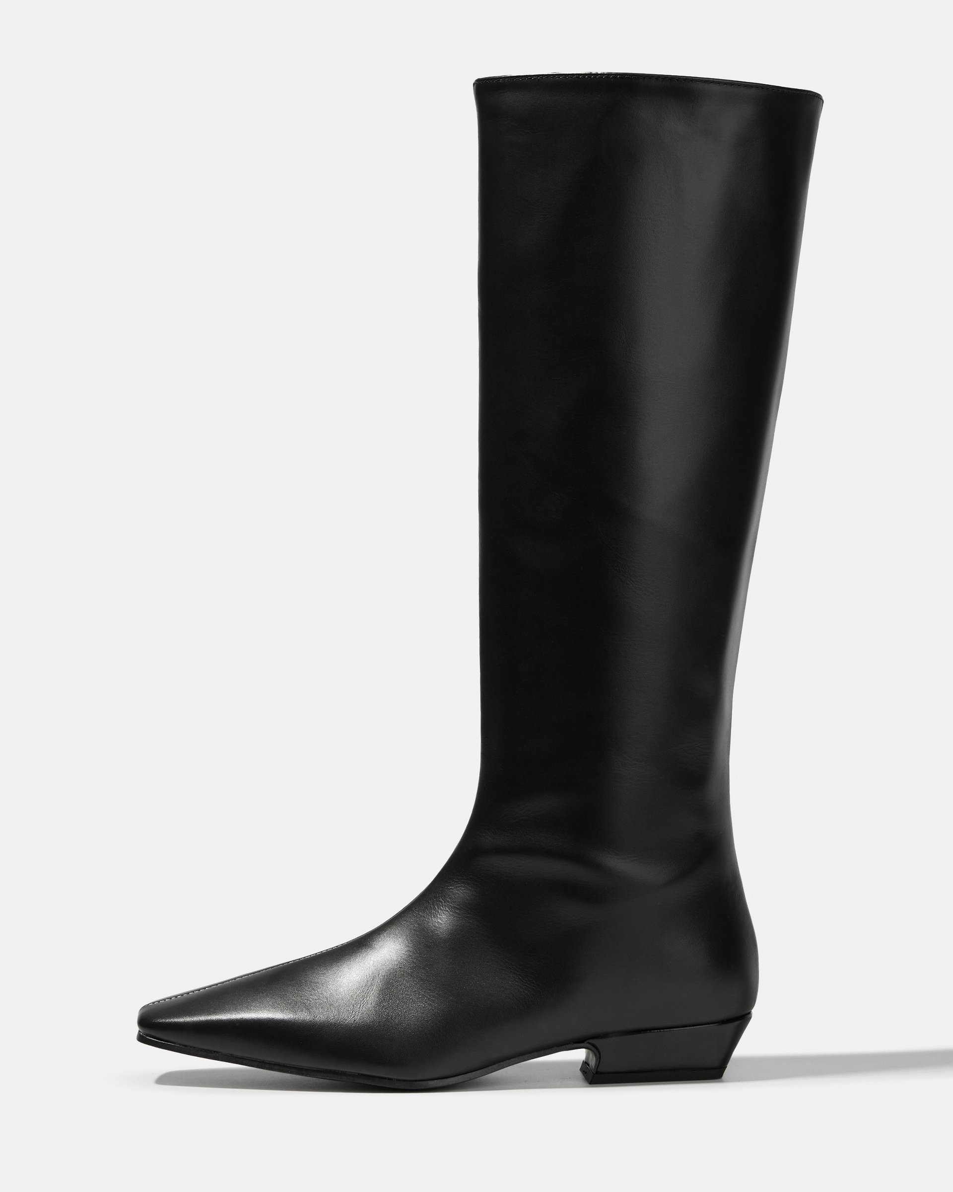 Черные сапоги из натуральной кожи