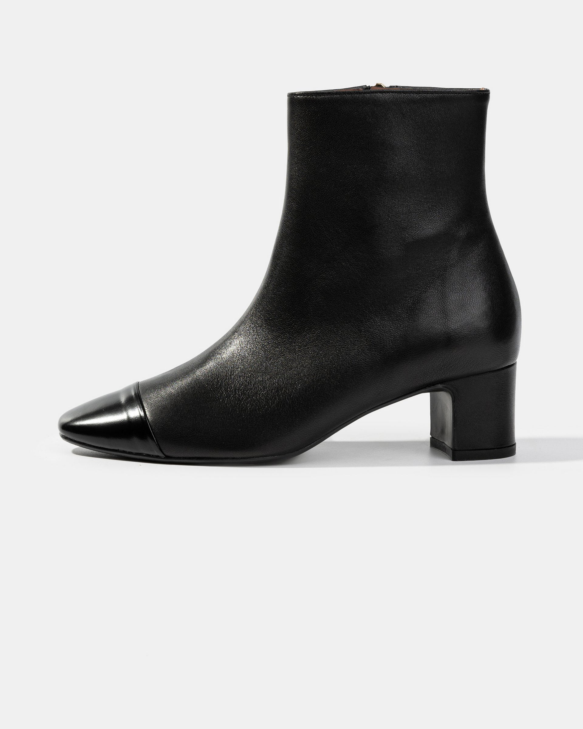 Черные кожаные ботильоны