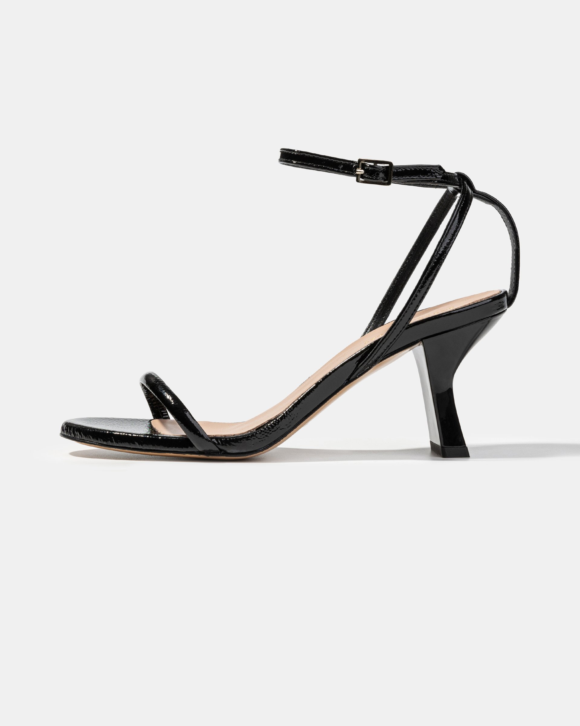 Черные босоножки на каблуке