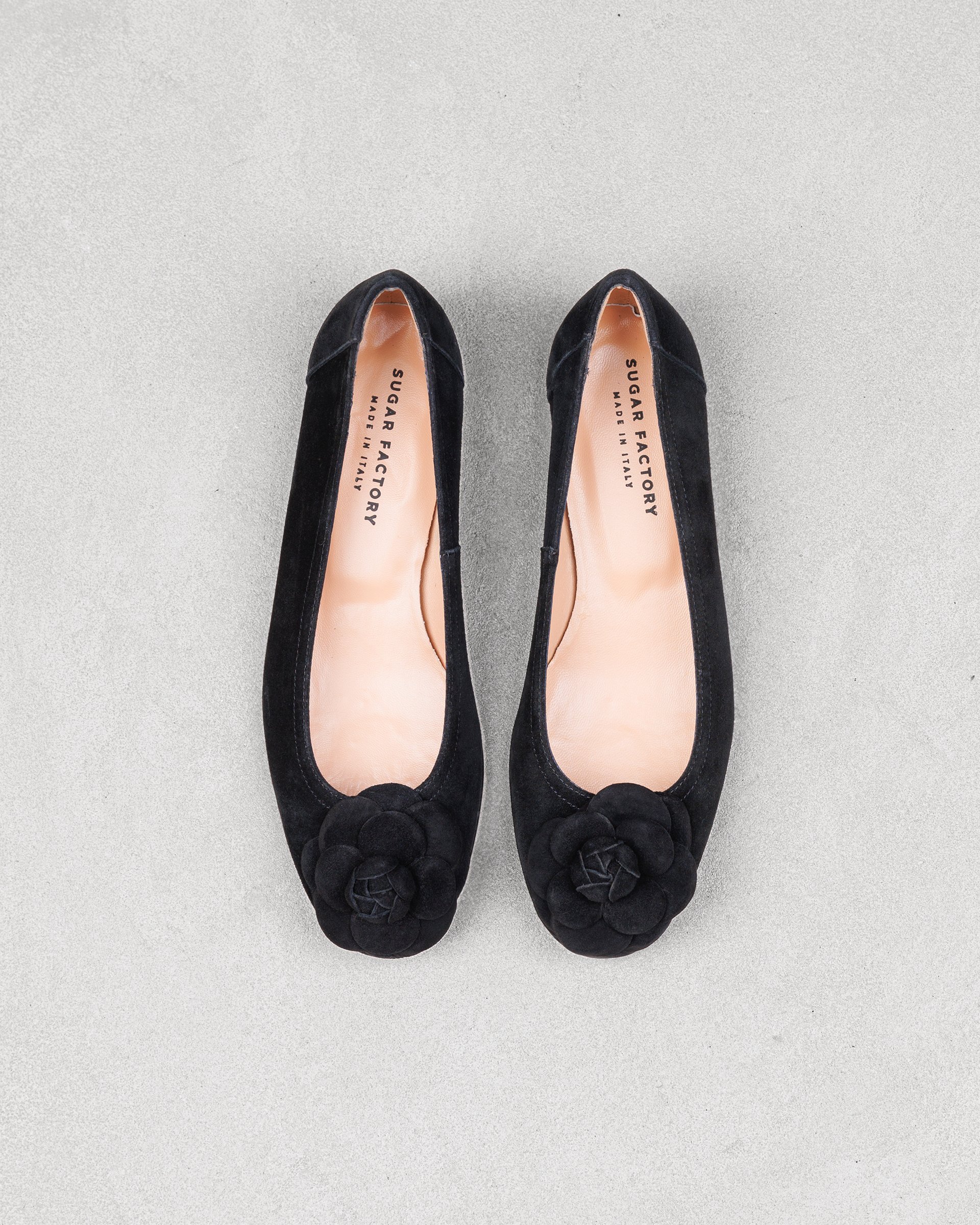 Черные замшевые туфли с декоративным цветком - Image 3 of 11