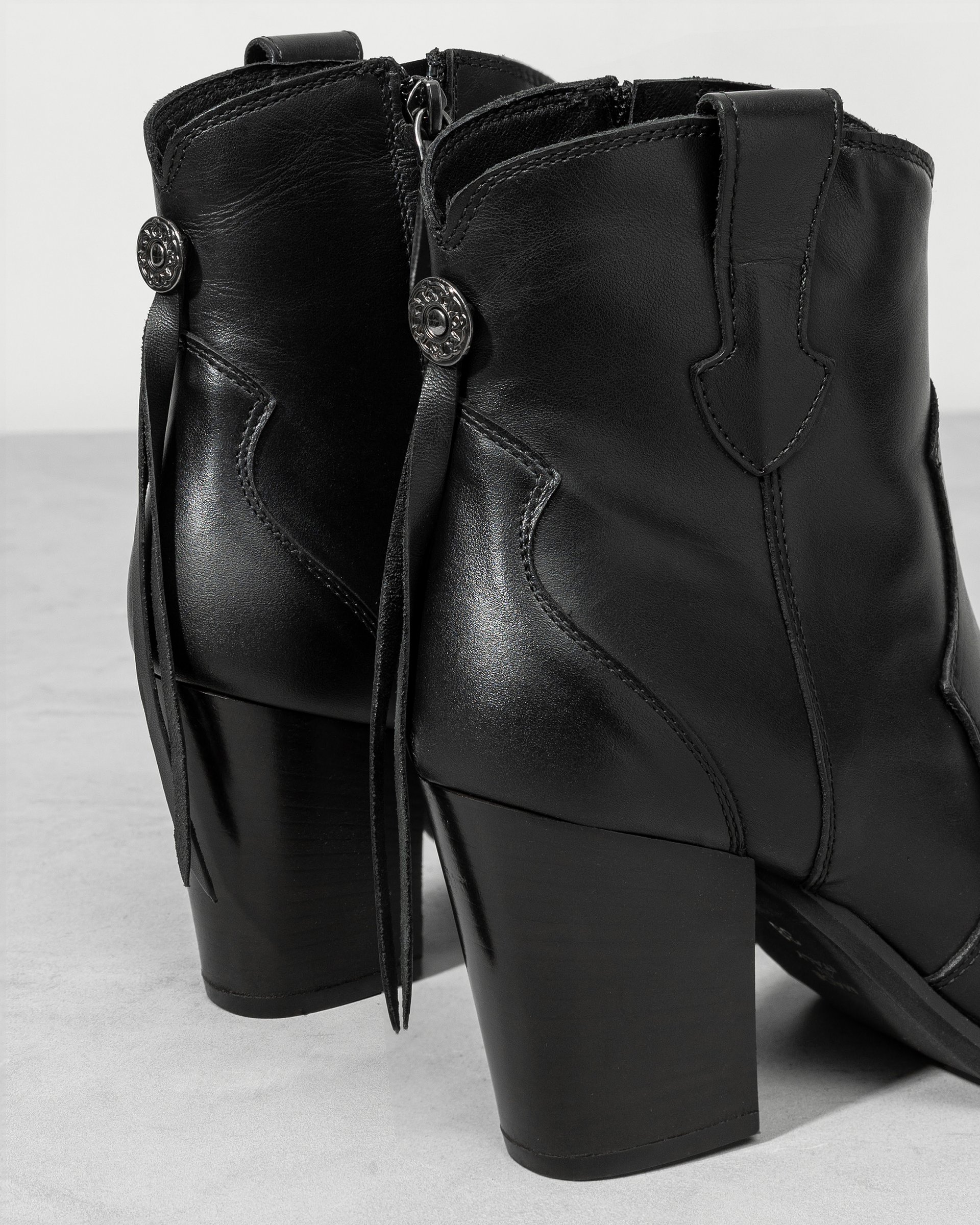 Кожаные казаки на высоком каблуке - Image 4 of 4