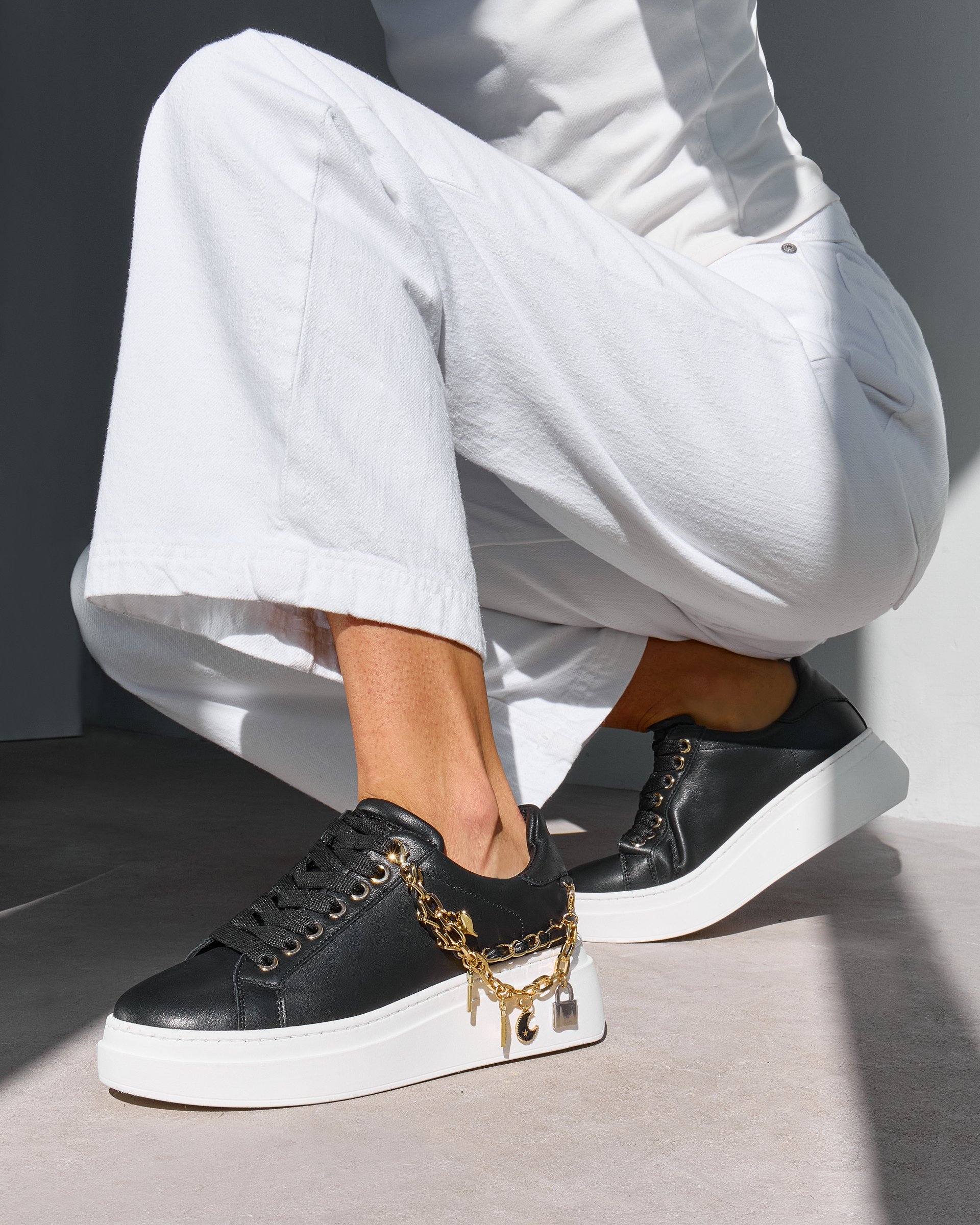 Черно-белые кожаные кроссовки - Image 7 of 7