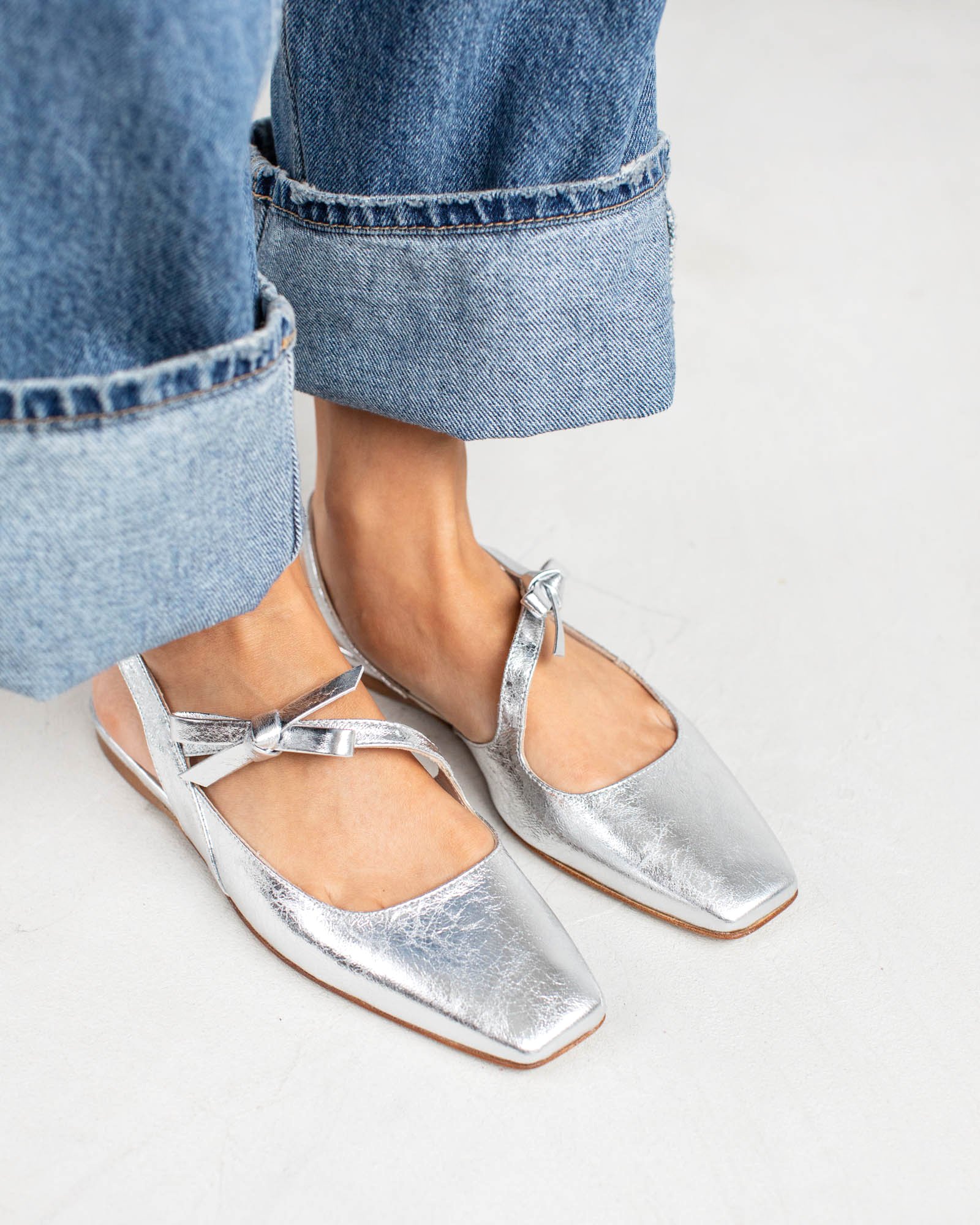 Серебристые туфли с ремешками и бантиком - Image 5 of 5