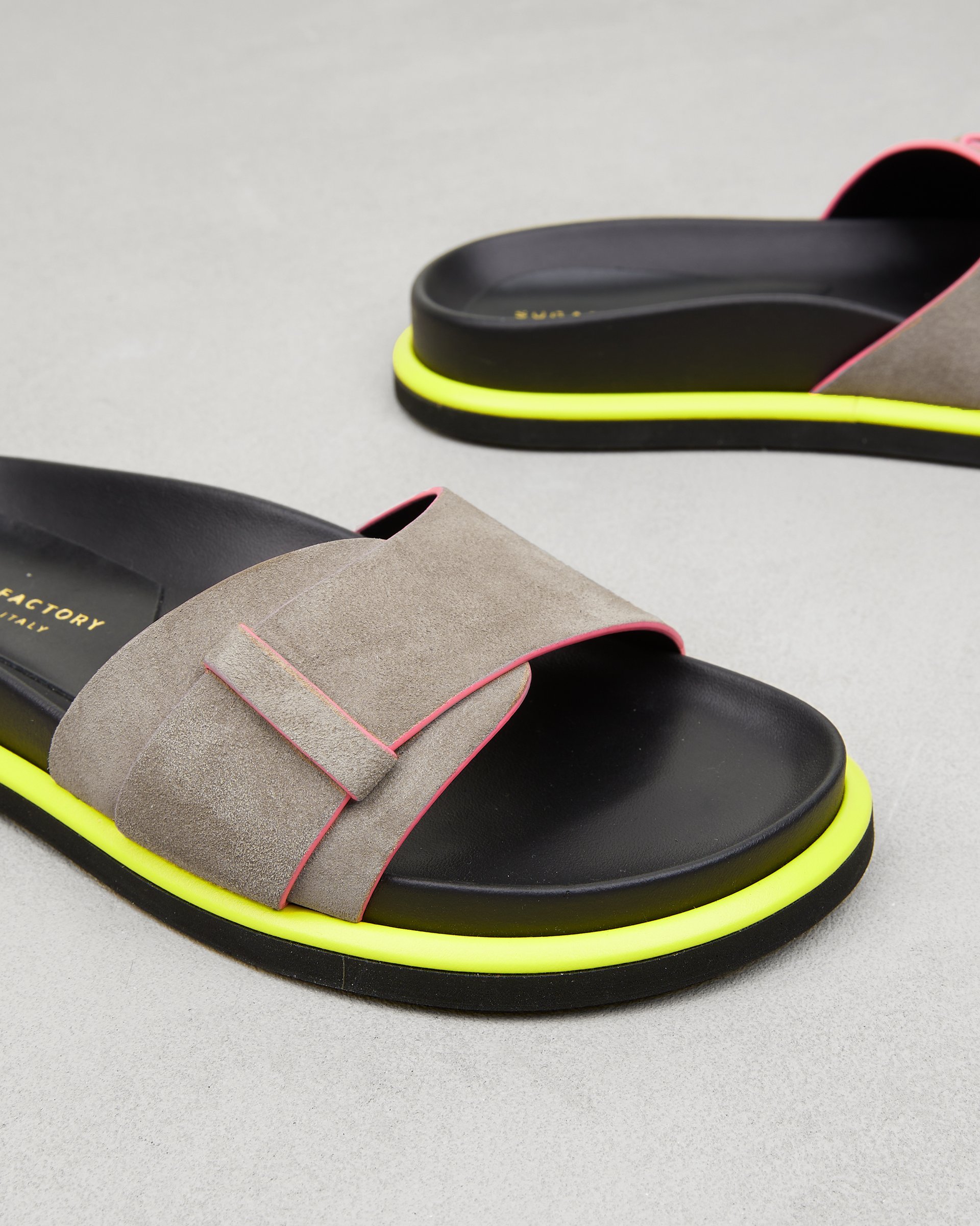 Бежевые замшевые шлепанцы - Image 2 of 7