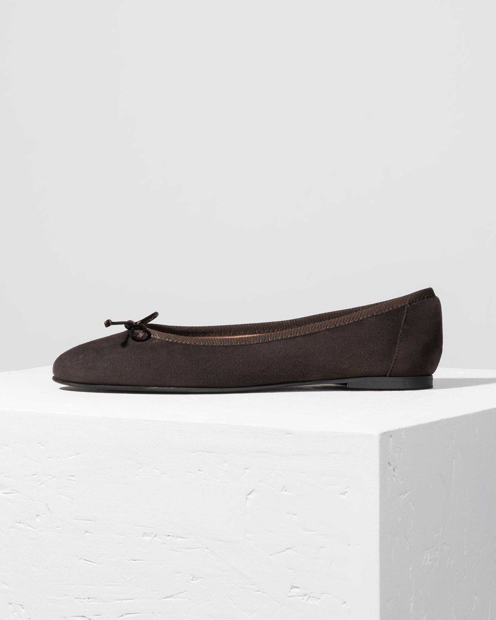 Тёмно-коричневые замшевые балетки - Main image