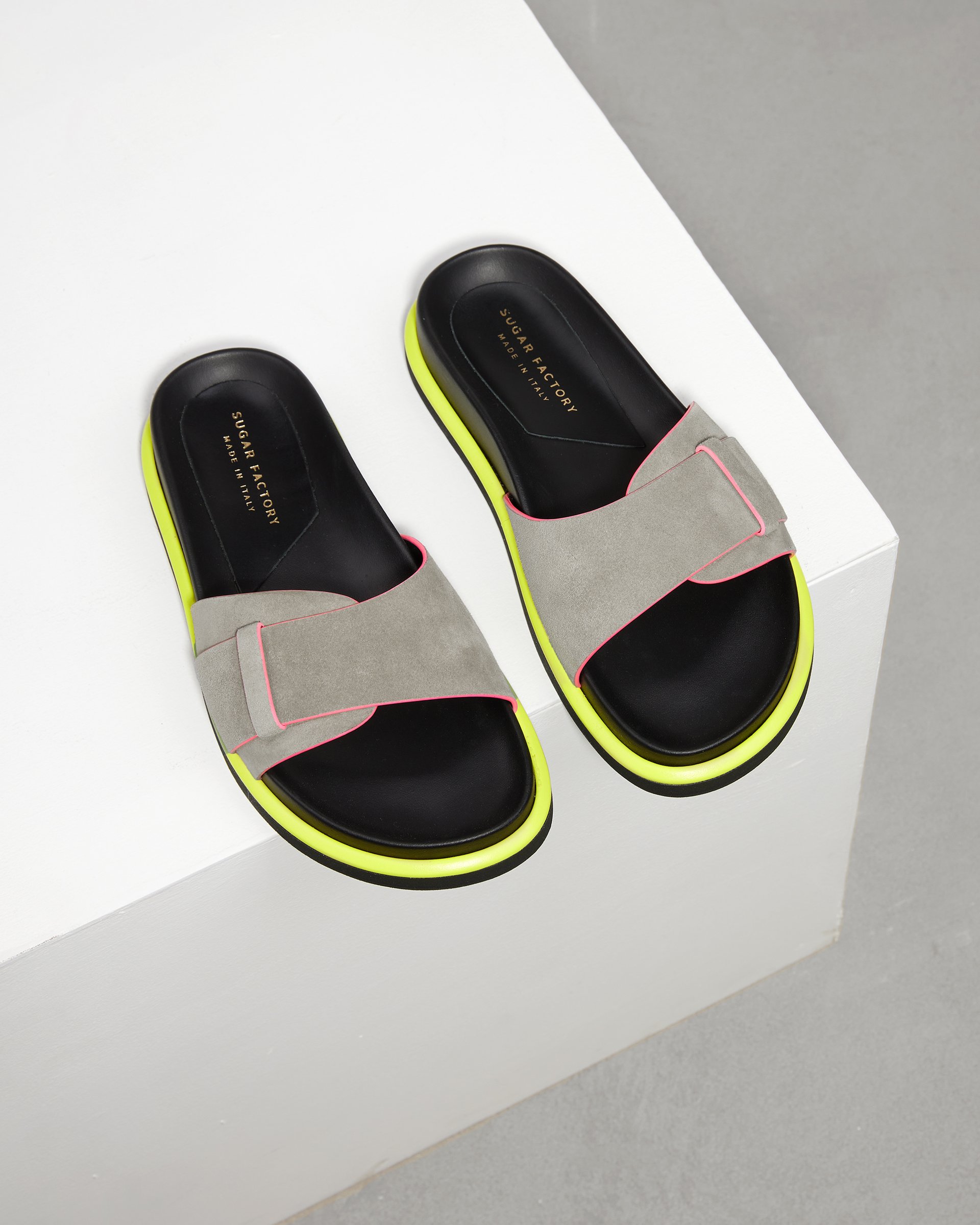 Бежевые замшевые шлепанцы - Image 3 of 7