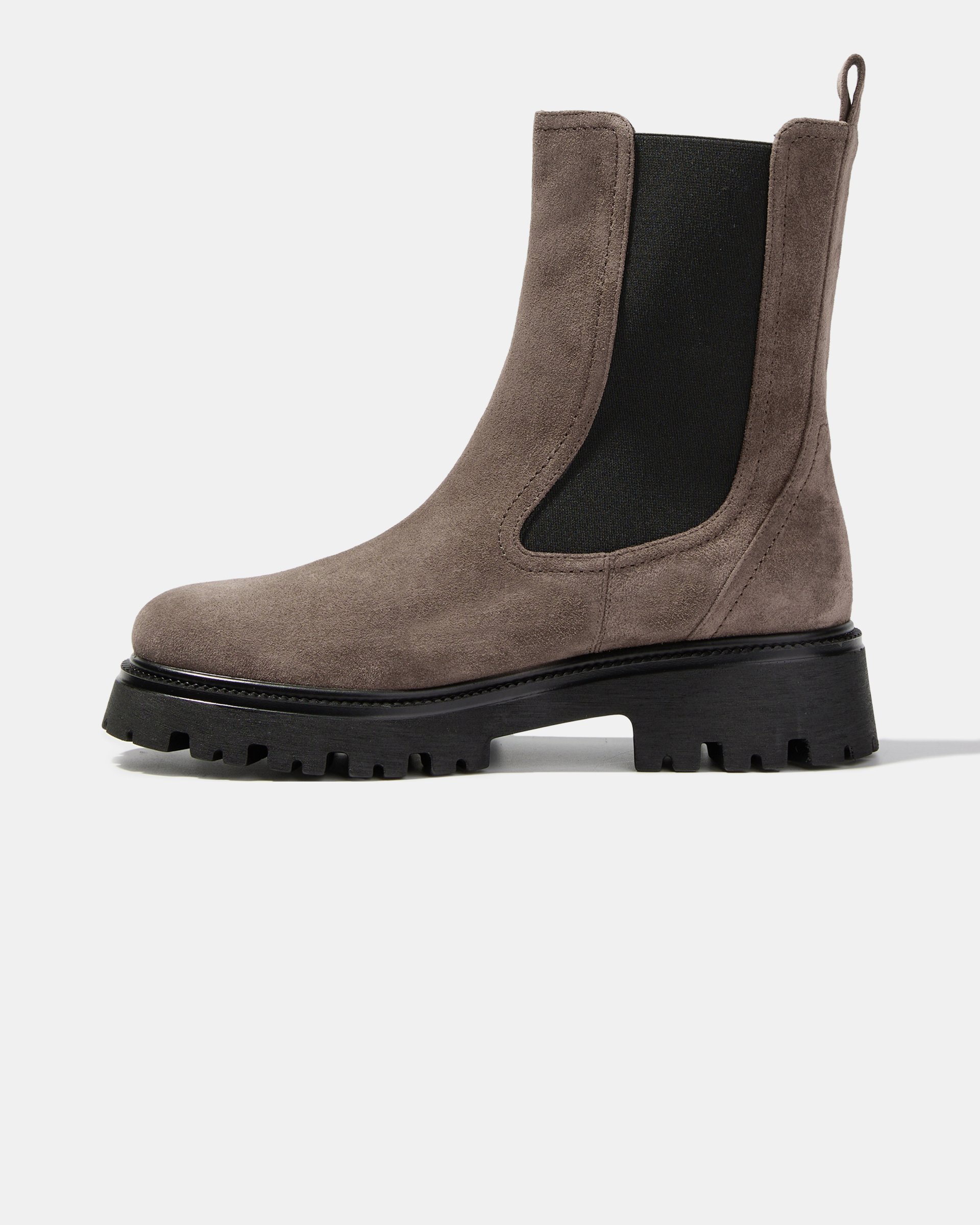 Серые ботинки из замши
