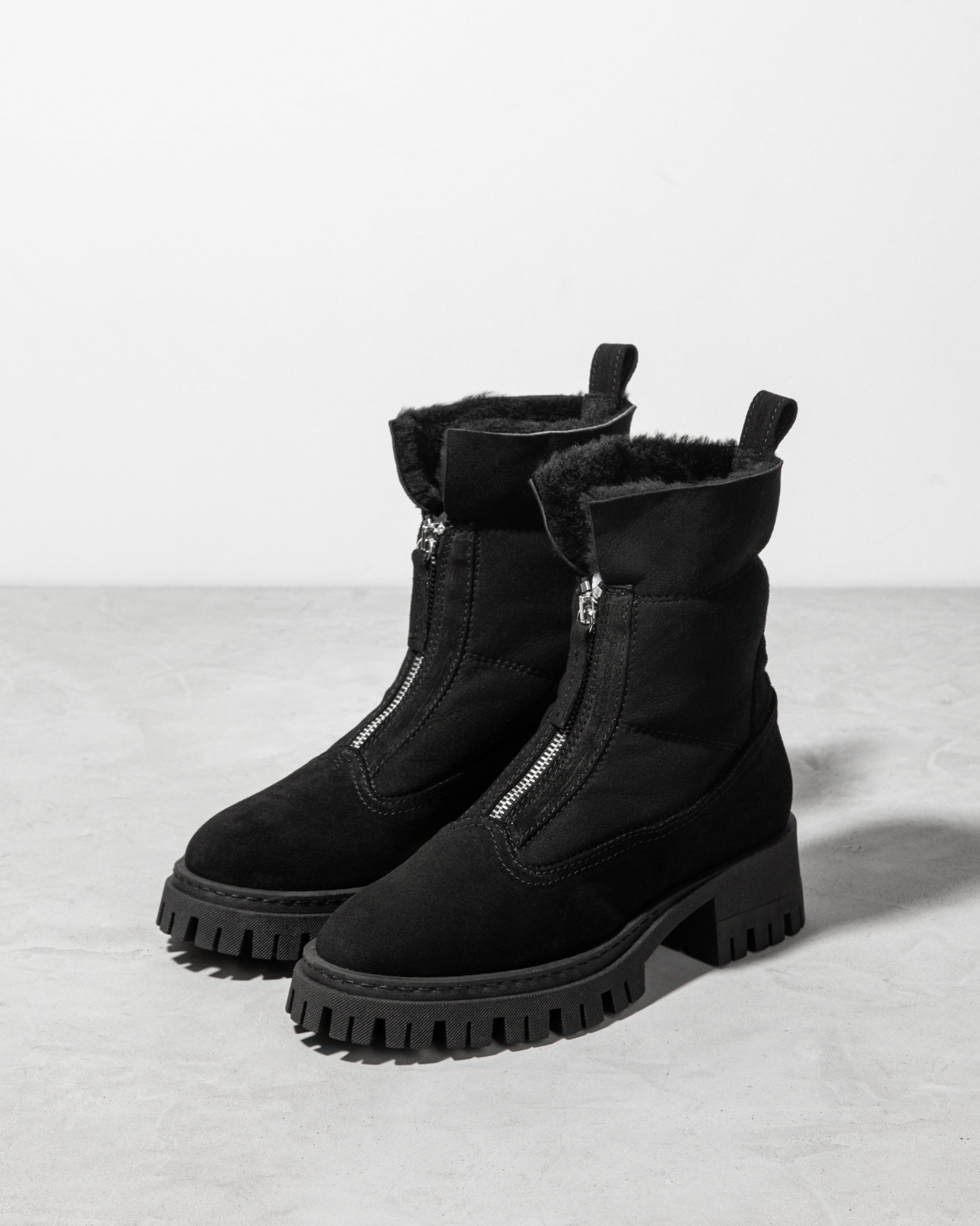 Чёрные замшевые зимние ботинки - Image 2 of 6