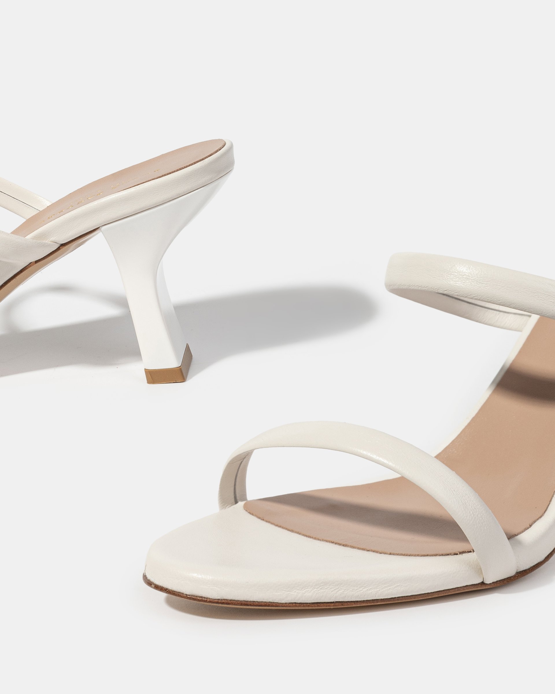 Белые босоножки на каблуке - Image 4 of 4