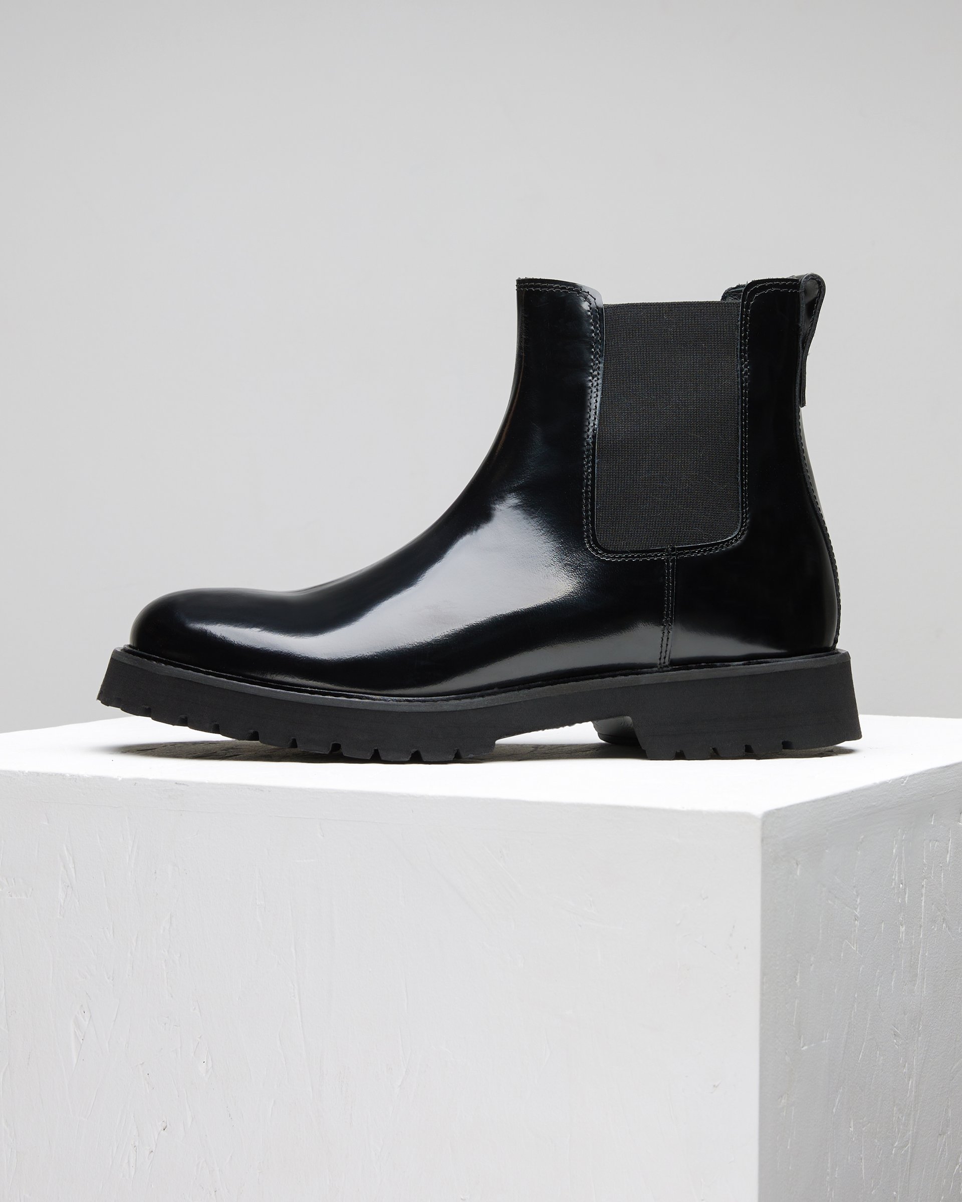 Черные кожаные ботинки