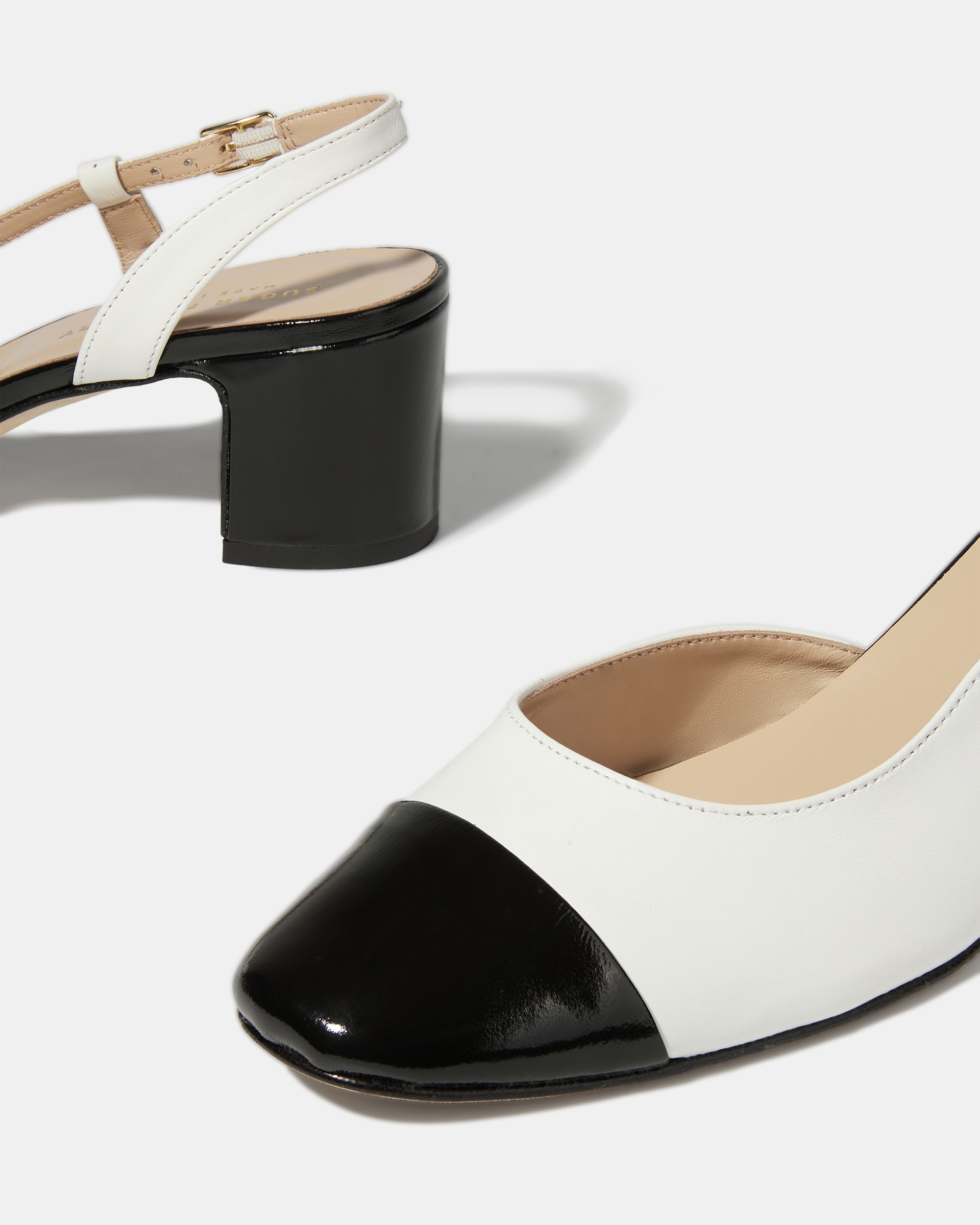 Белые кожаные туфли-слингбэк с черным лаковым носочком  - Image 5 of 5