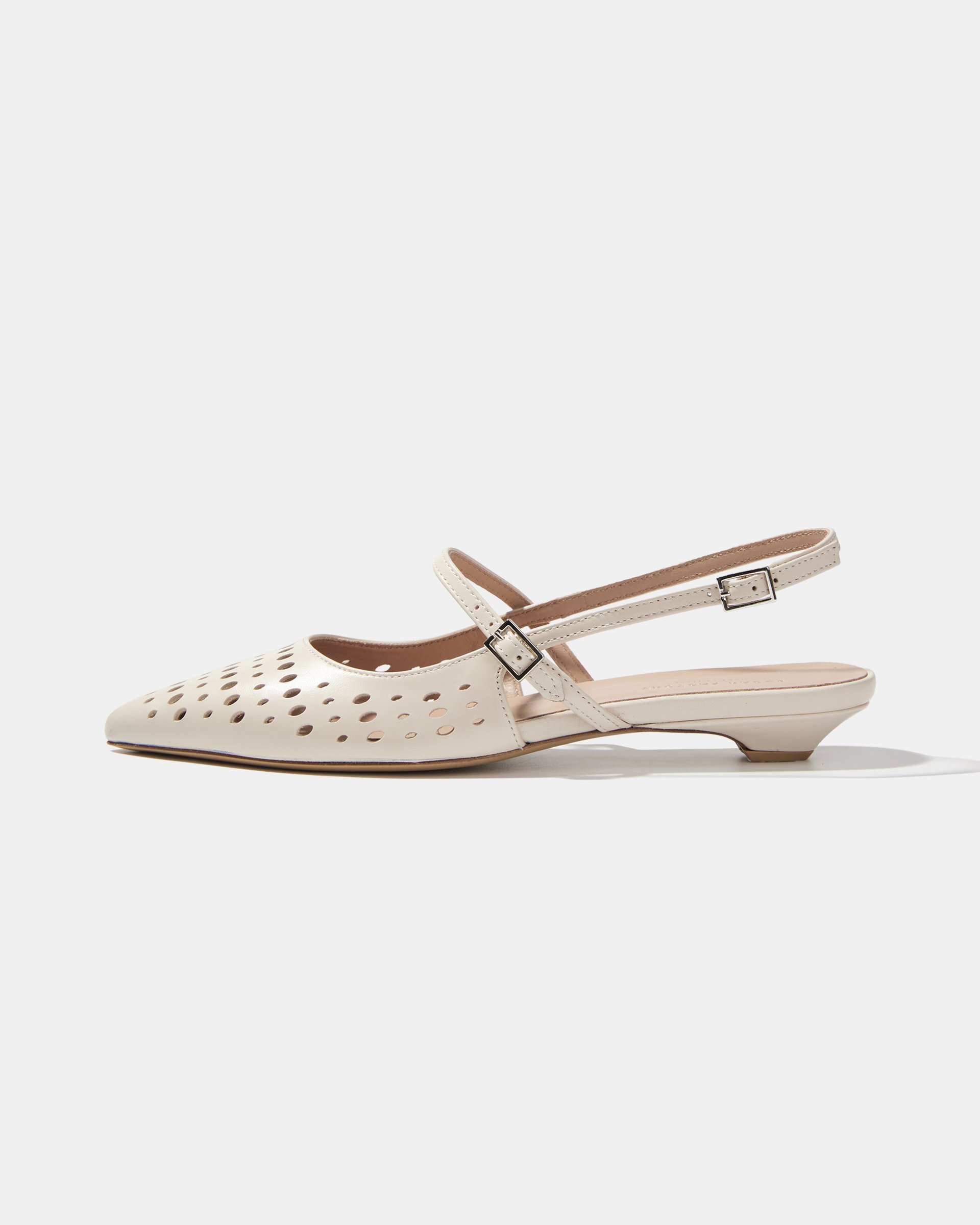 Белые перфорированные туфли-слингбэк 