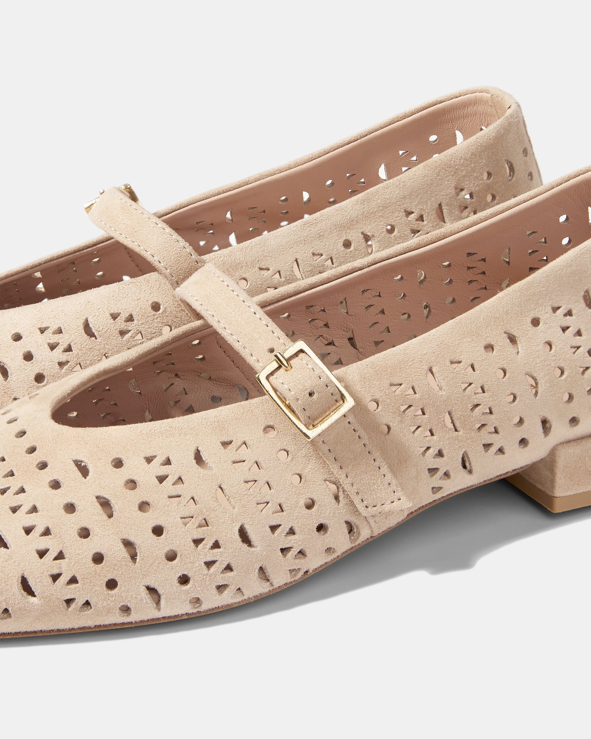 Бежевые замшевые туфли с перфорацией - Image 5 of 5
