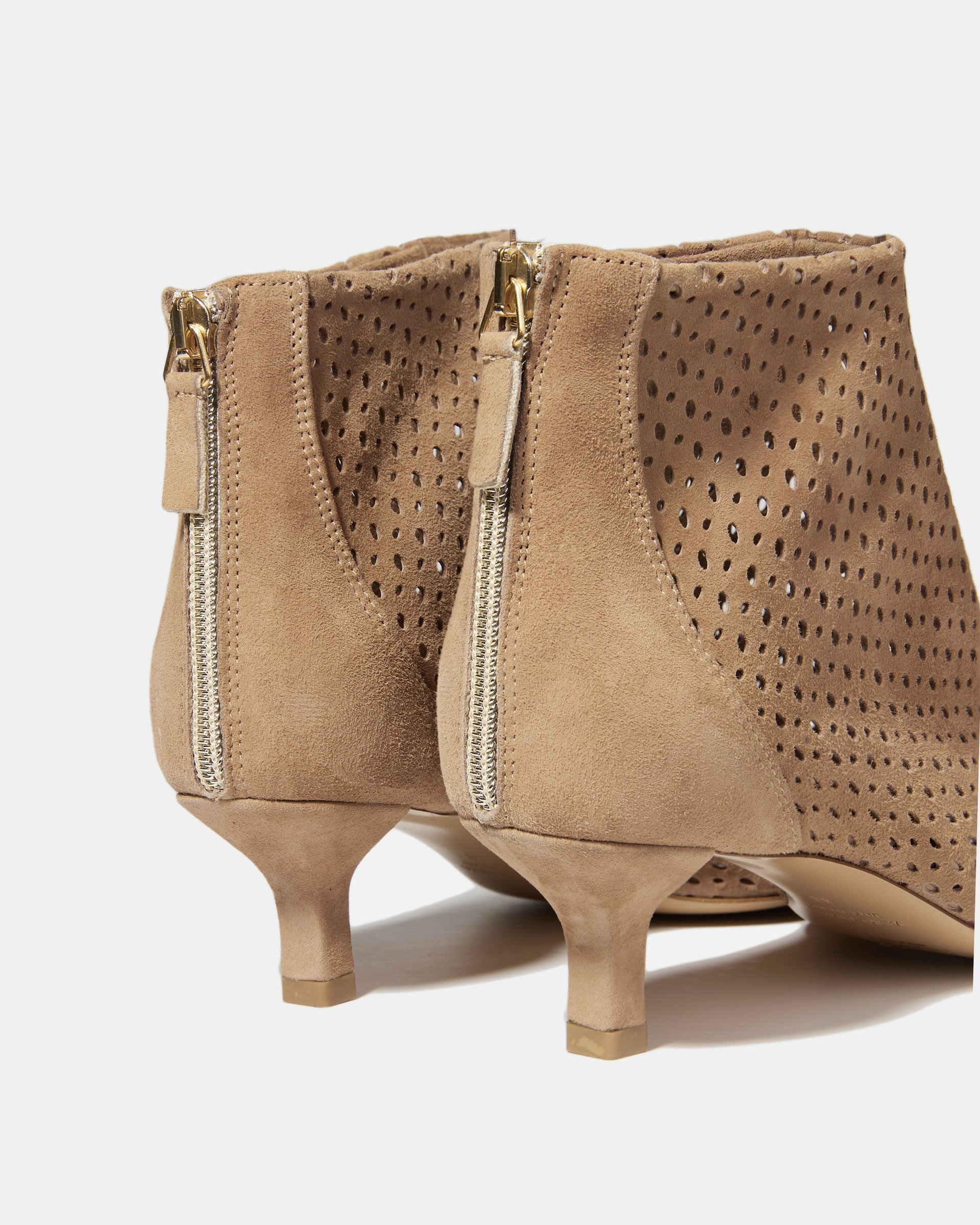 Бежевые замшевые ботильоны с перфорацией - Image 5 of 5