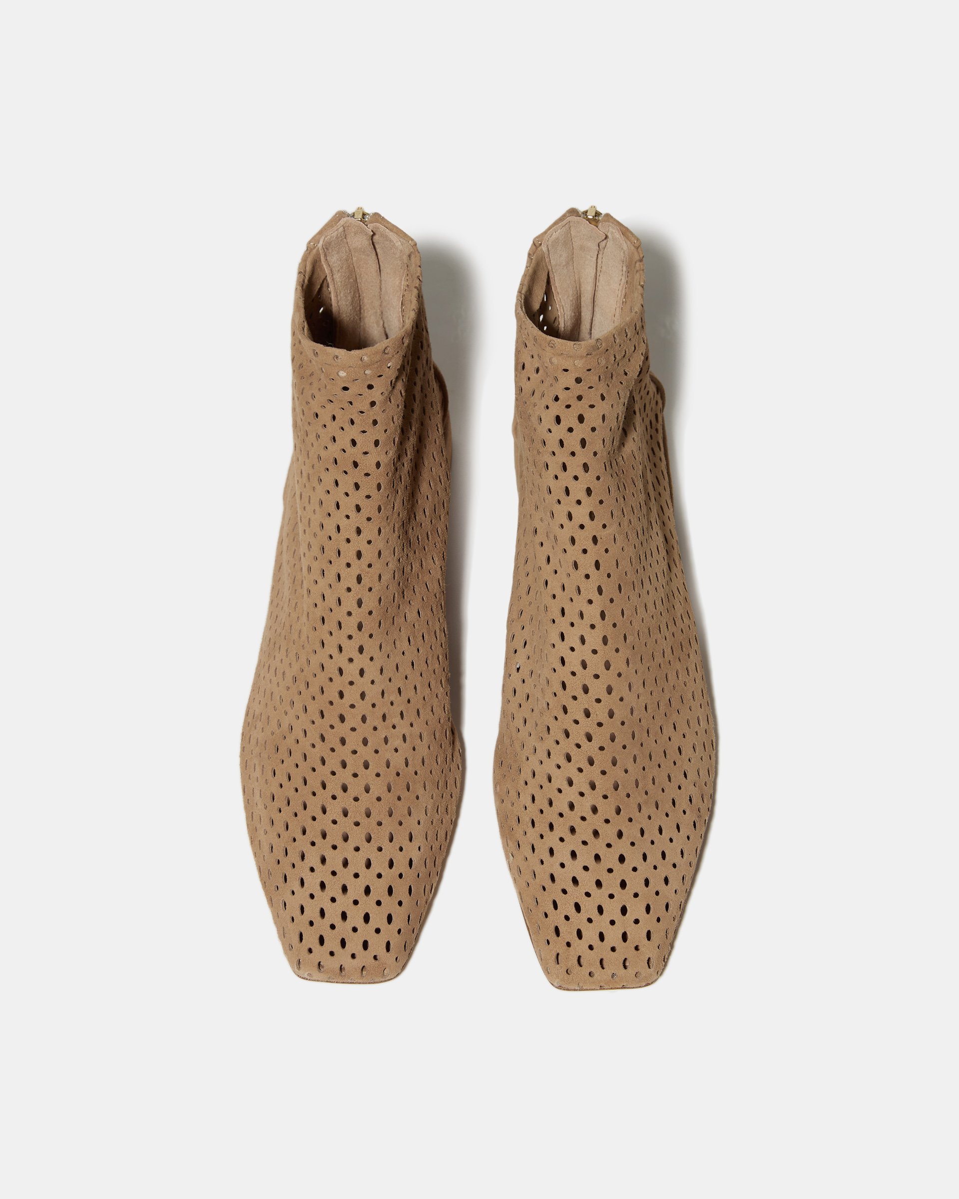 Бежевые перфорированные замшевые ботинки  - Image 3 of 5