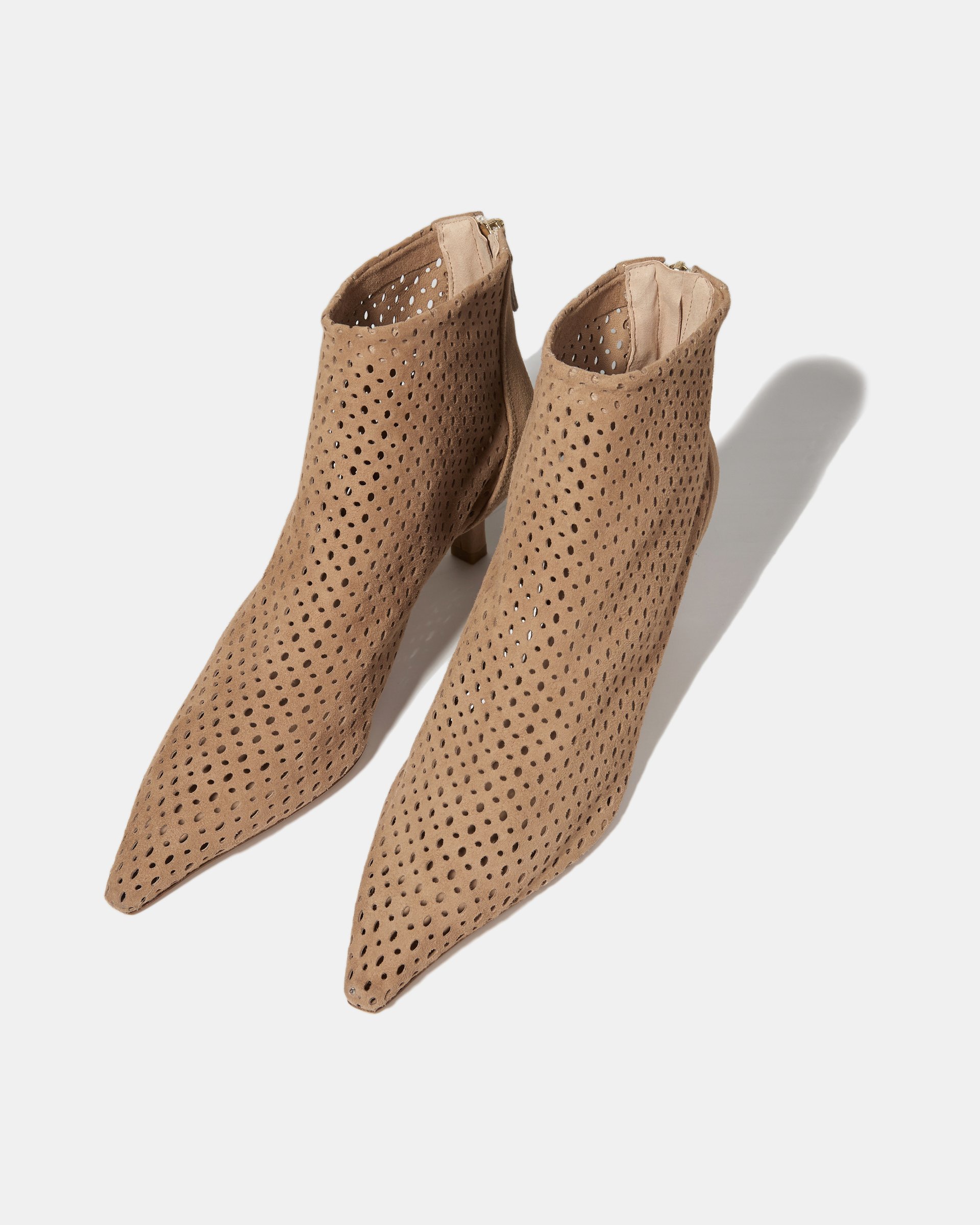 Бежевые замшевые ботильоны с перфорацией - Image 3 of 5